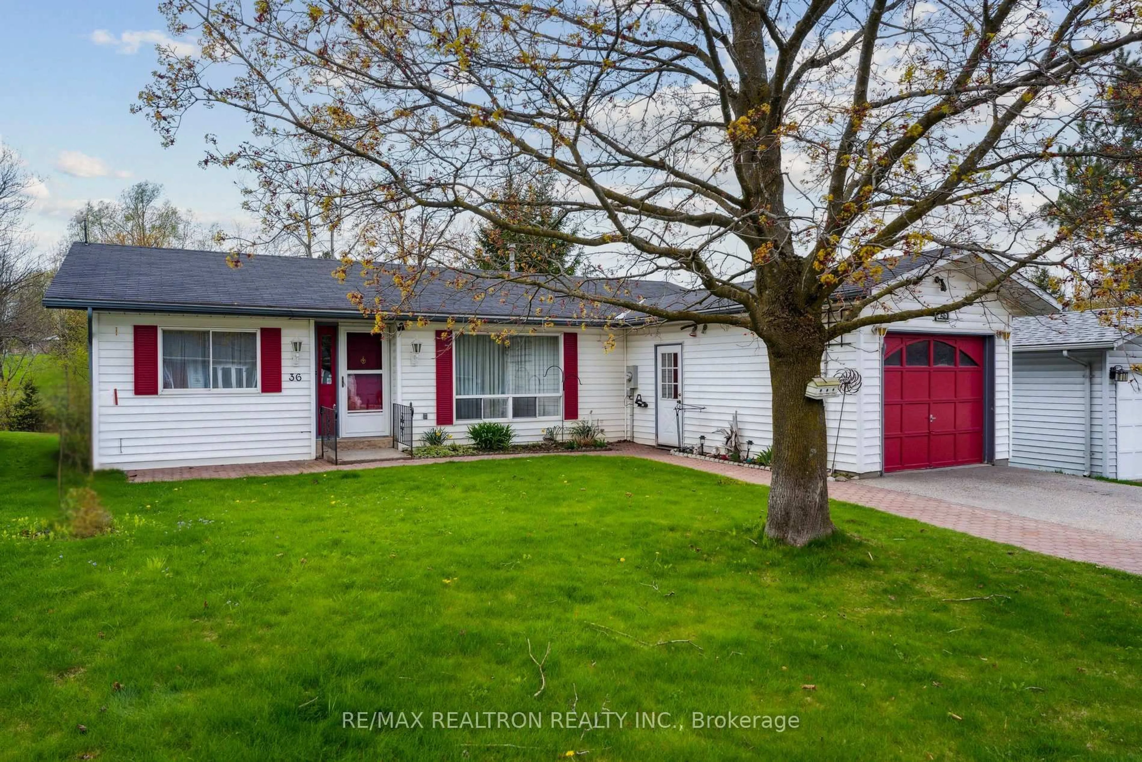 Home with vinyl exterior material, street for 36 Tecumseth Pines Dr, New Tecumseth Ontario L0G 1W0