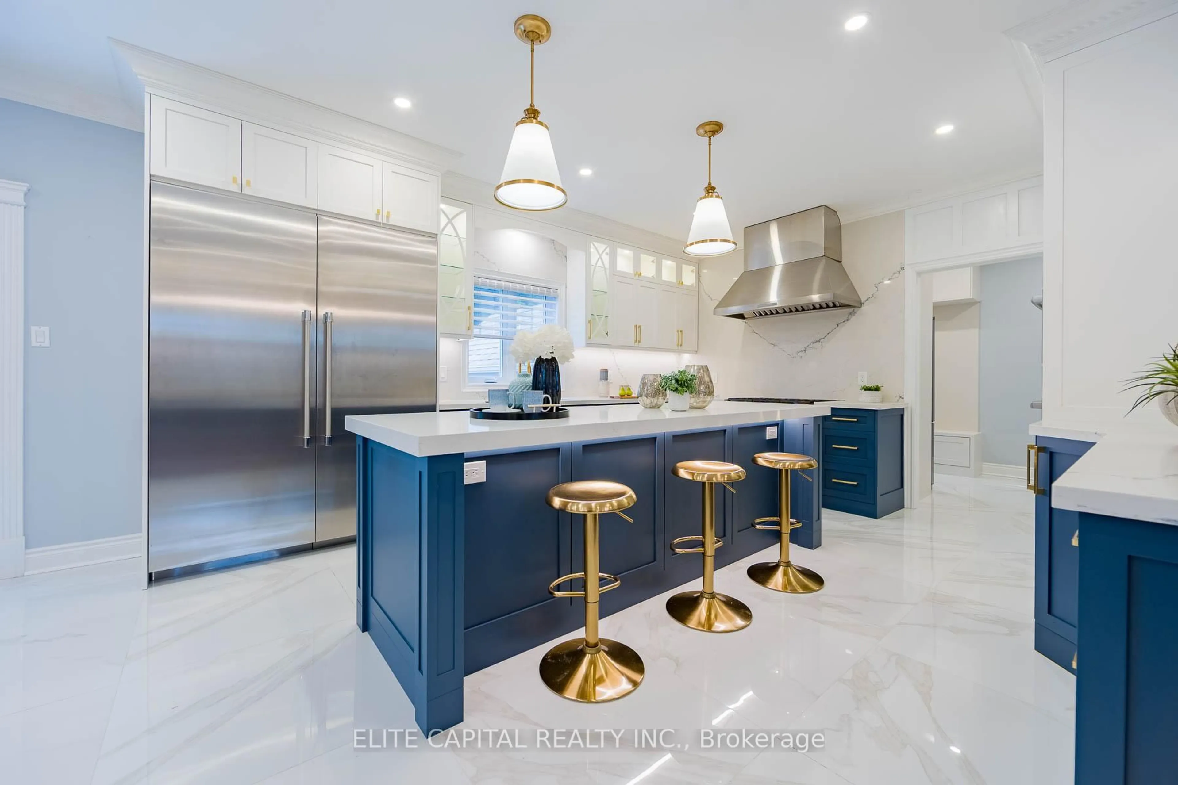 Contemporary kitchen, ceramic/tile floor for 17 Hill Top Tr, Whitchurch-Stouffville Ontario L4A 3G7