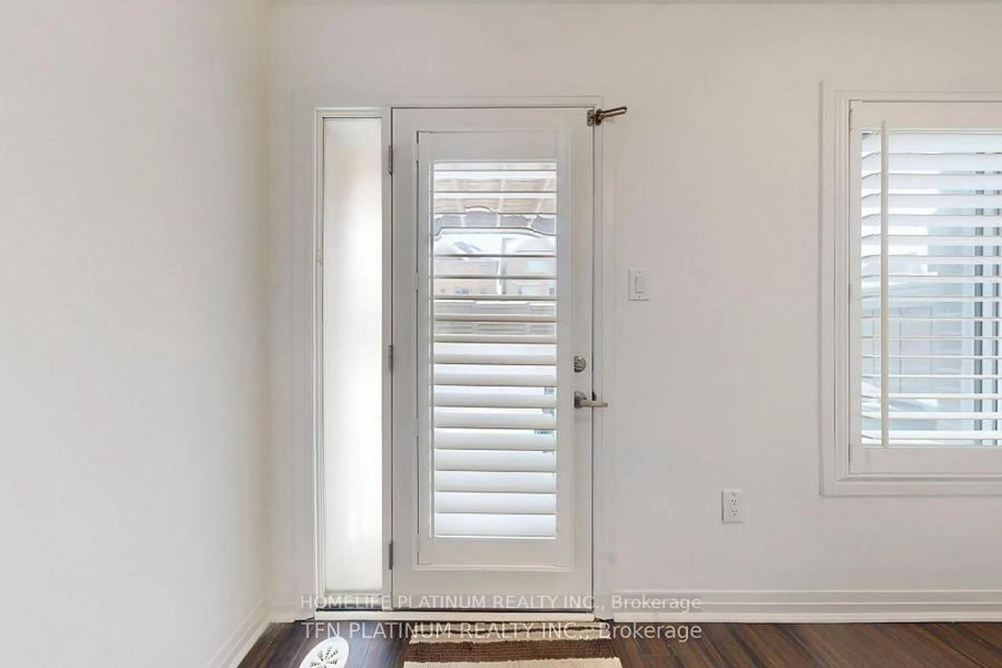 Indoor entryway for 18 Totten Tr, New Tecumseth Ontario L0G 1W0