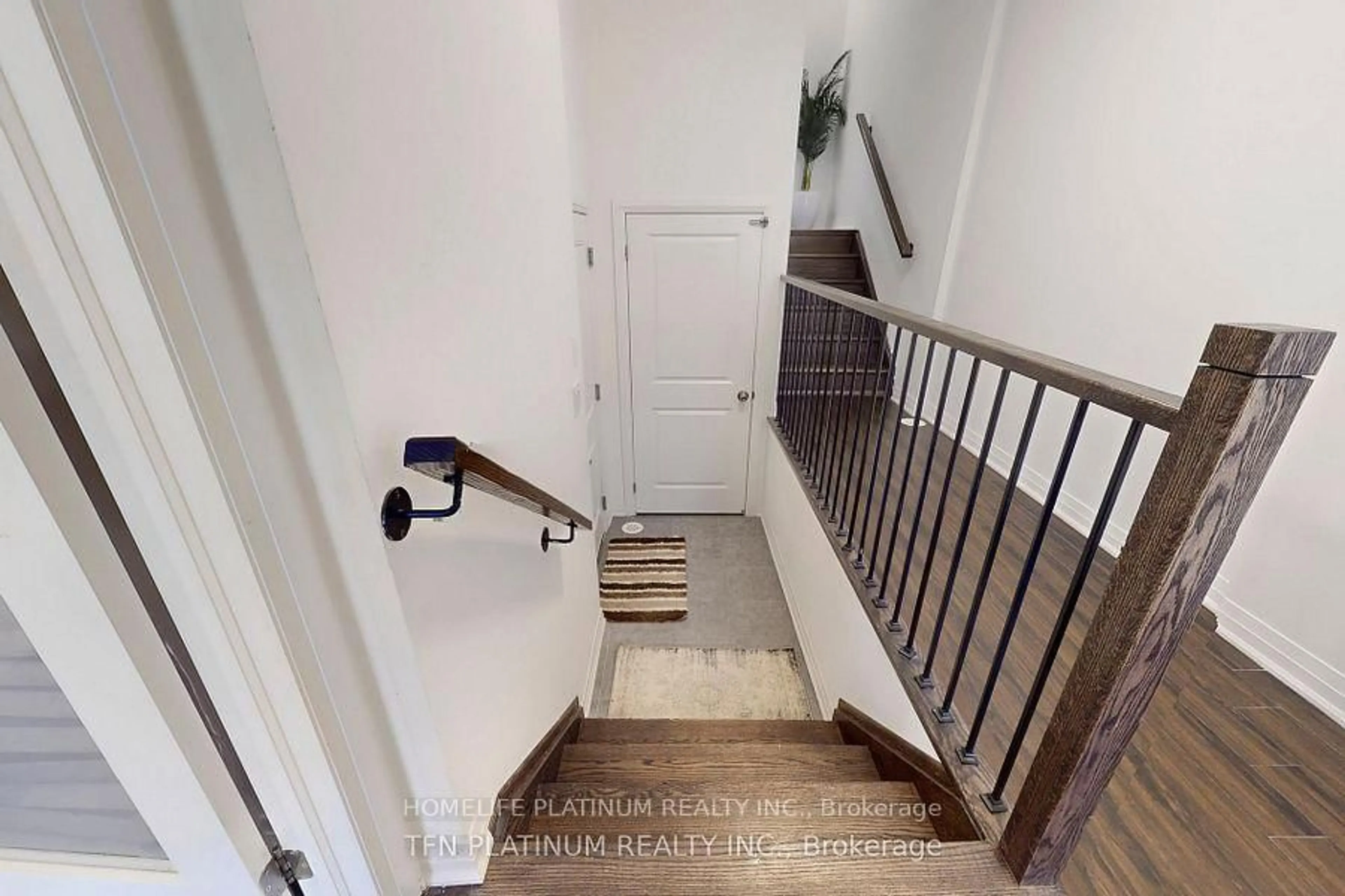Stairs for 18 Totten Tr, New Tecumseth Ontario L0G 1W0