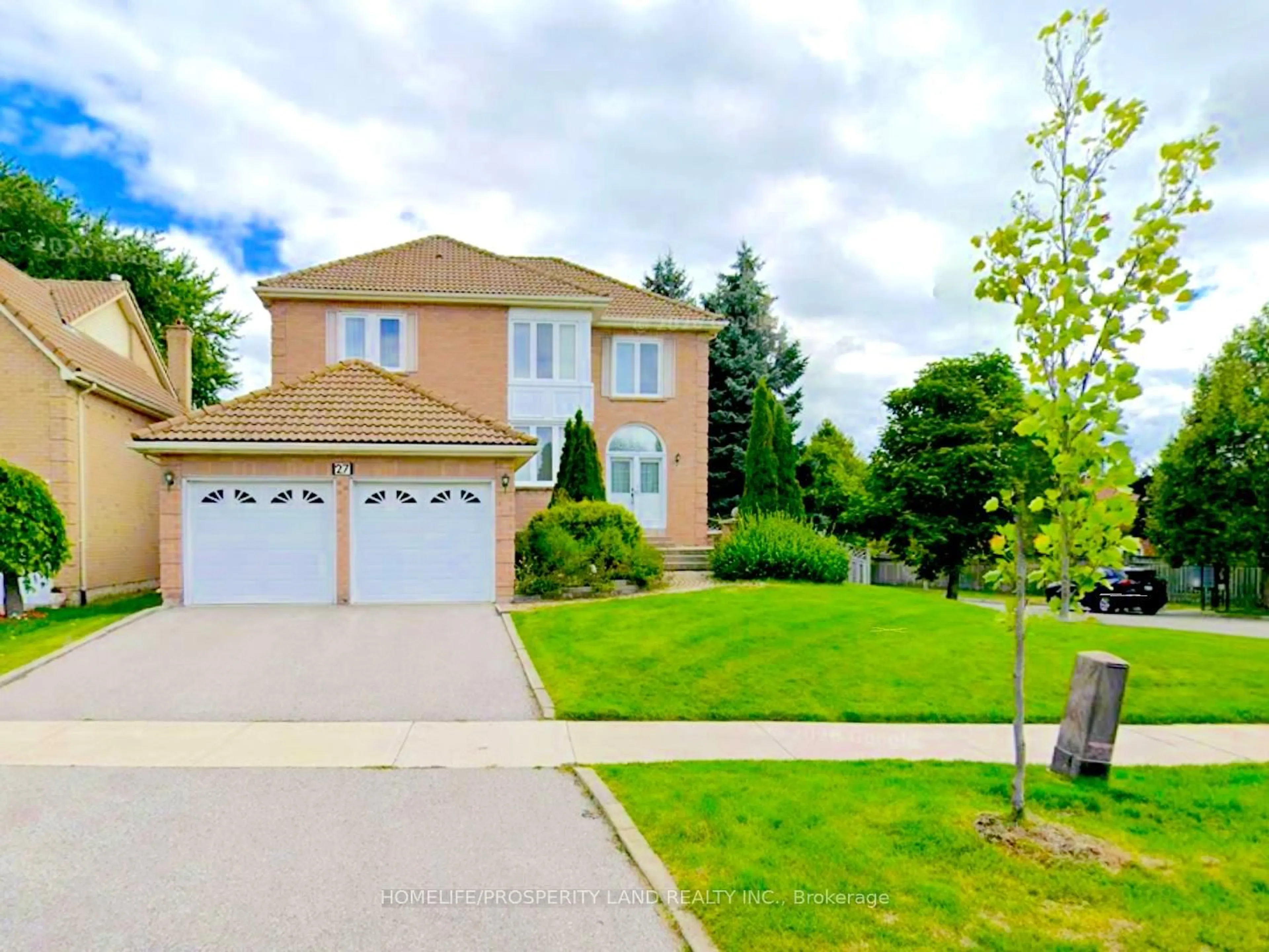 A pic from outside/outdoor area/front of a property/back of a property/a pic from drone, street for 27 Hollingham Rd, Markham Ontario L3R 7Y1