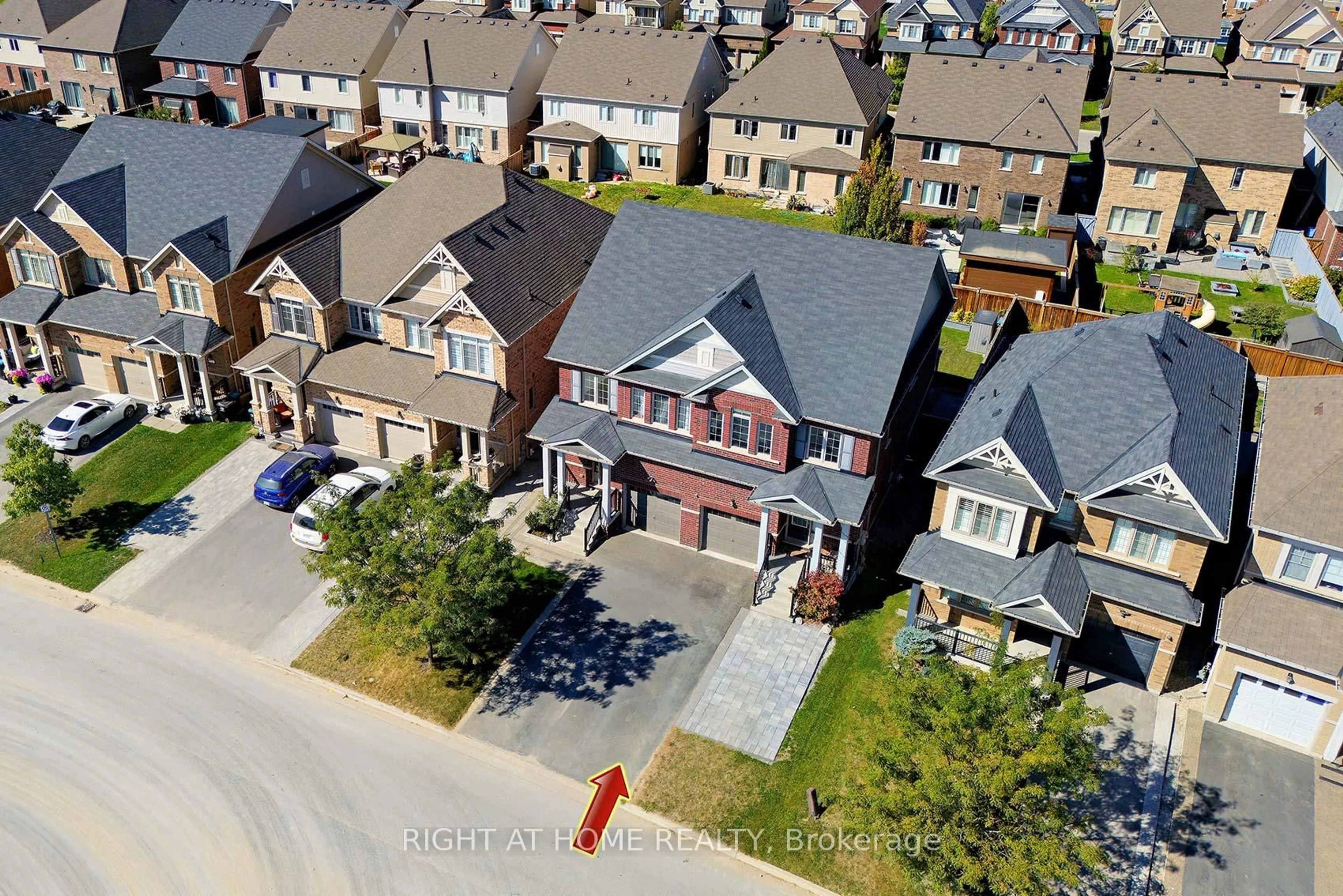 A pic from outside/outdoor area/front of a property/back of a property/a pic from drone, street for 80 Martin Tr, New Tecumseth Ontario L0G 1W0