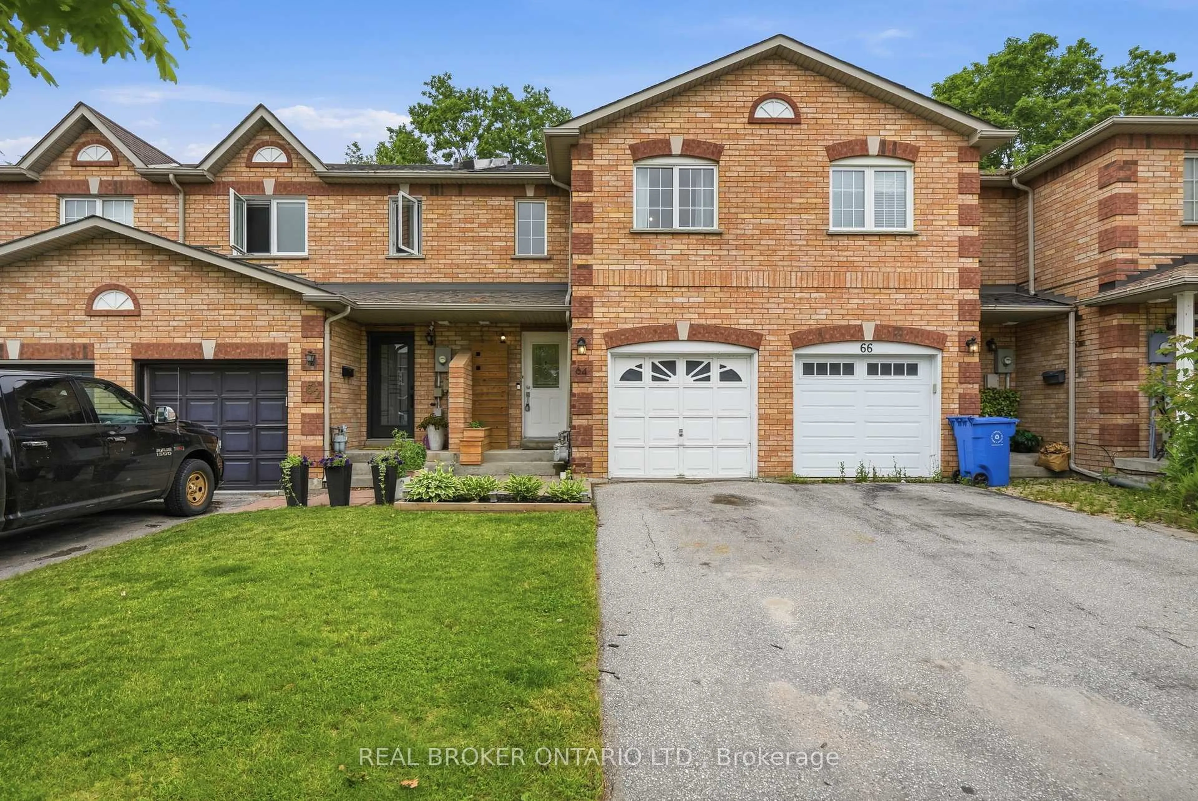 Home with brick exterior material, street for 64 Lancaster Crt, Georgina Ontario L4P 3Z9