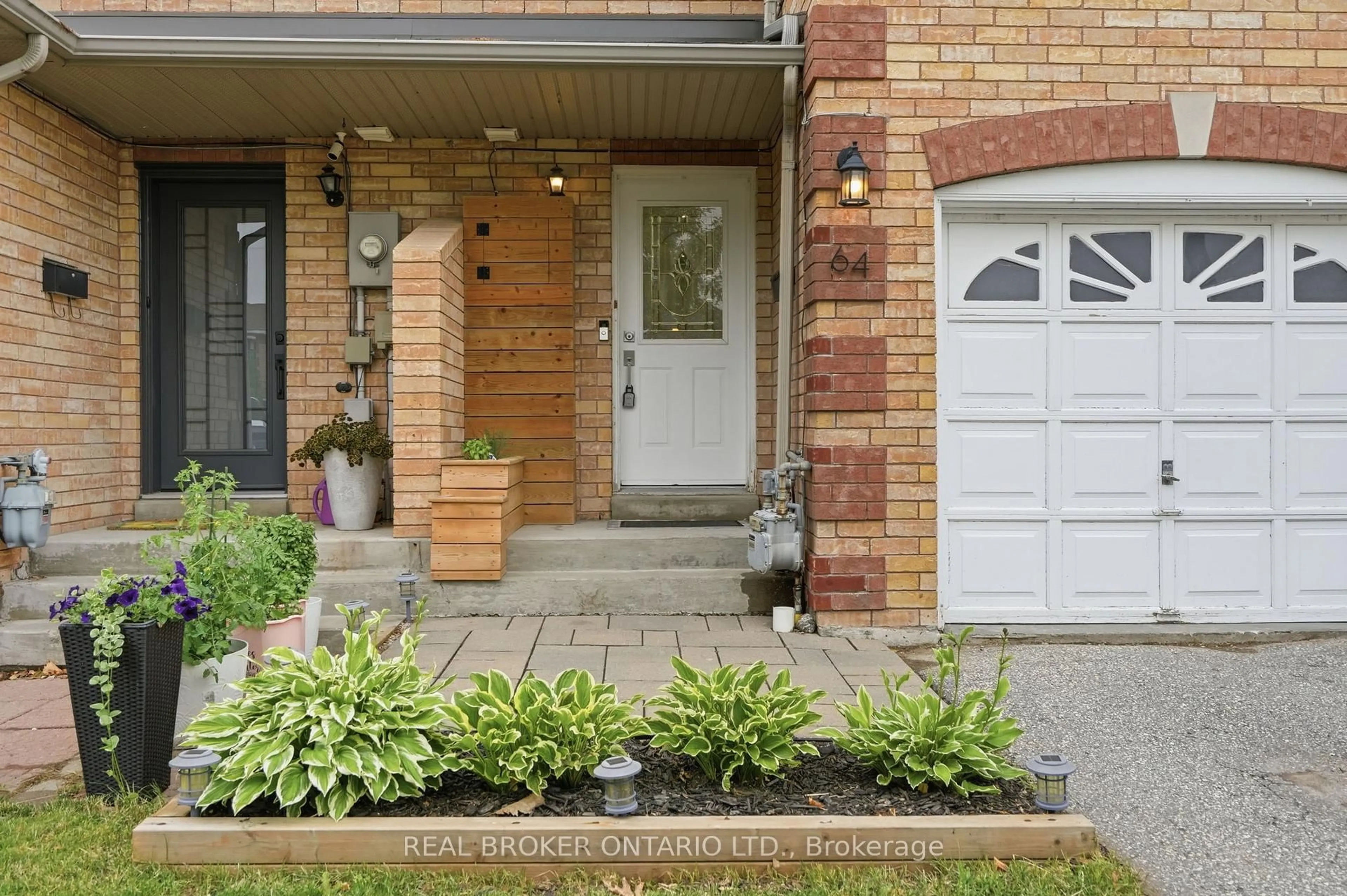 Home with brick exterior material, street for 64 Lancaster Crt, Georgina Ontario L4P 3Z9
