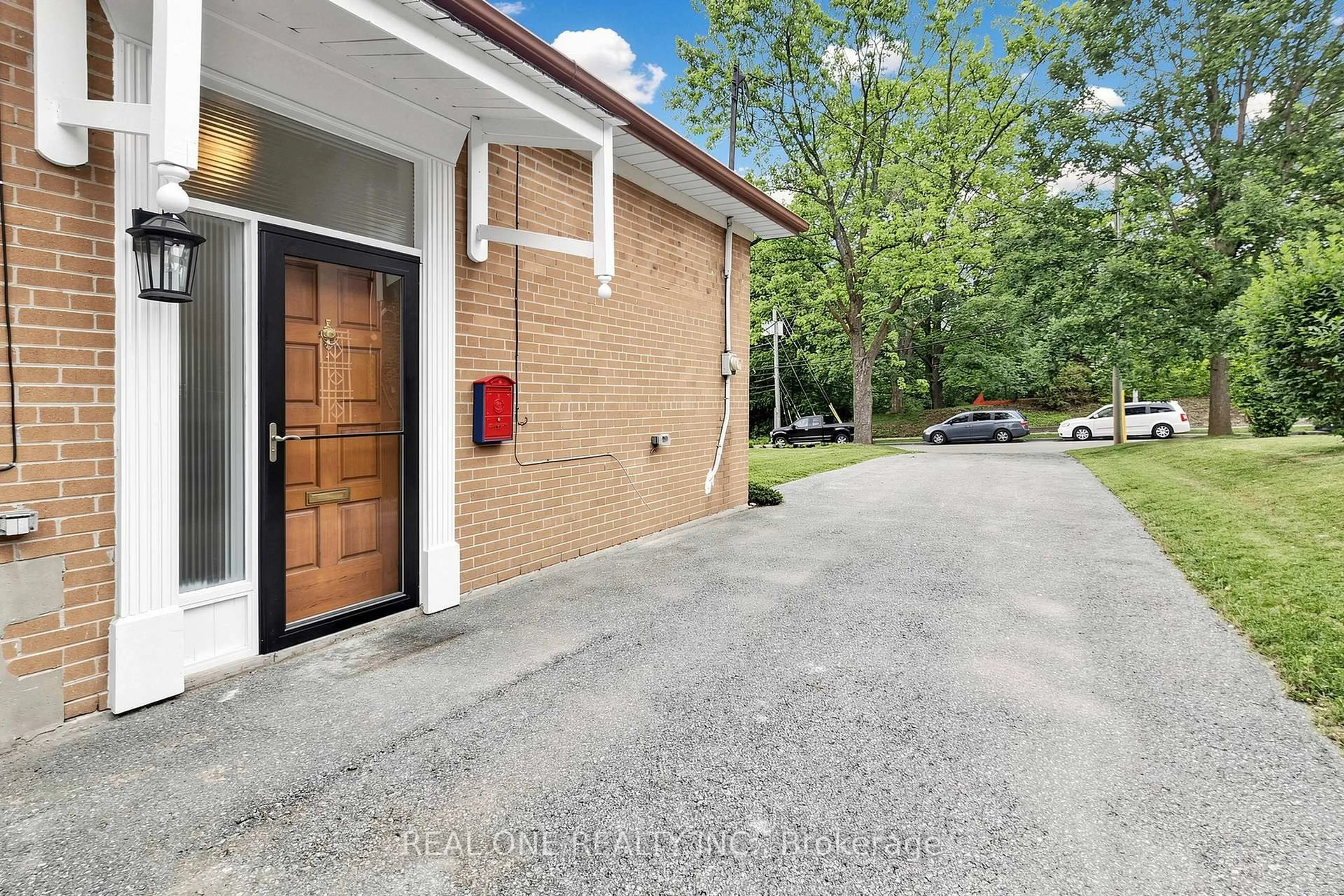 Unknown for 49 Bayview Pkwy, Newmarket Ontario L3Y 3W2
