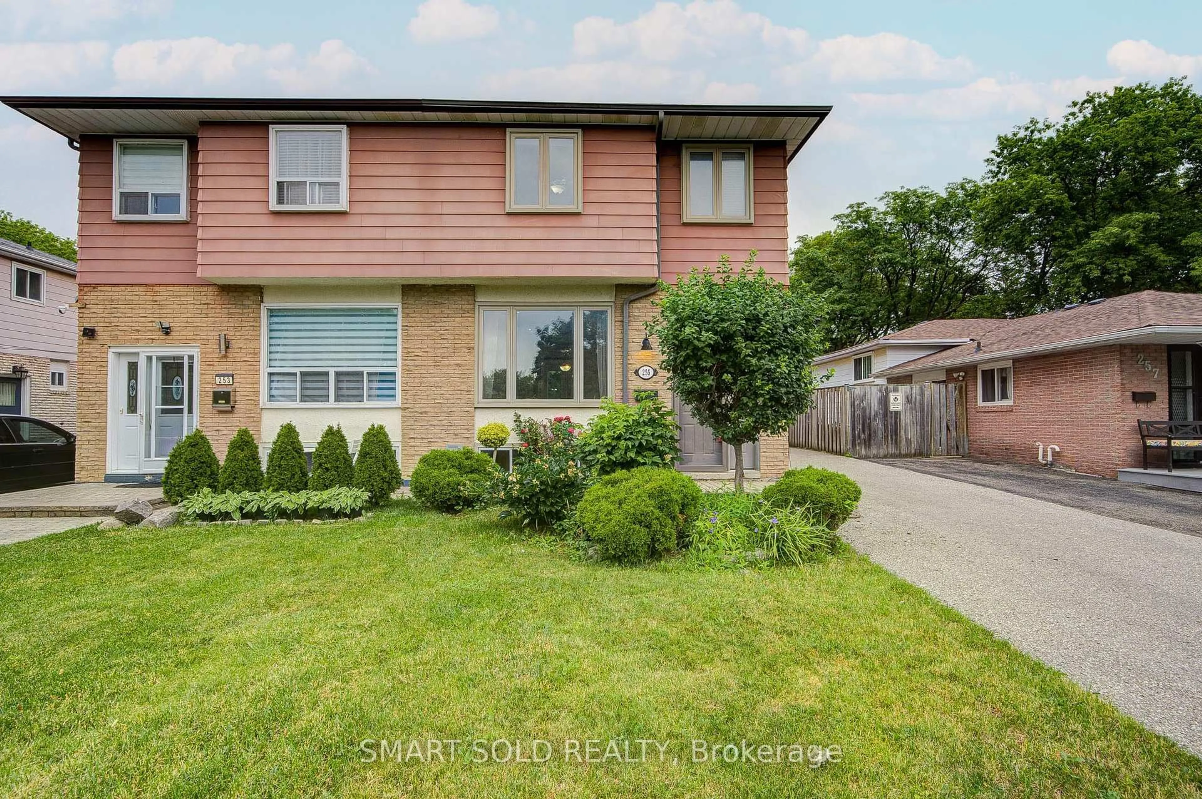 Home with brick exterior material, street for 255 Cedar Ave, Richmond Hill Ontario L4C 2B3