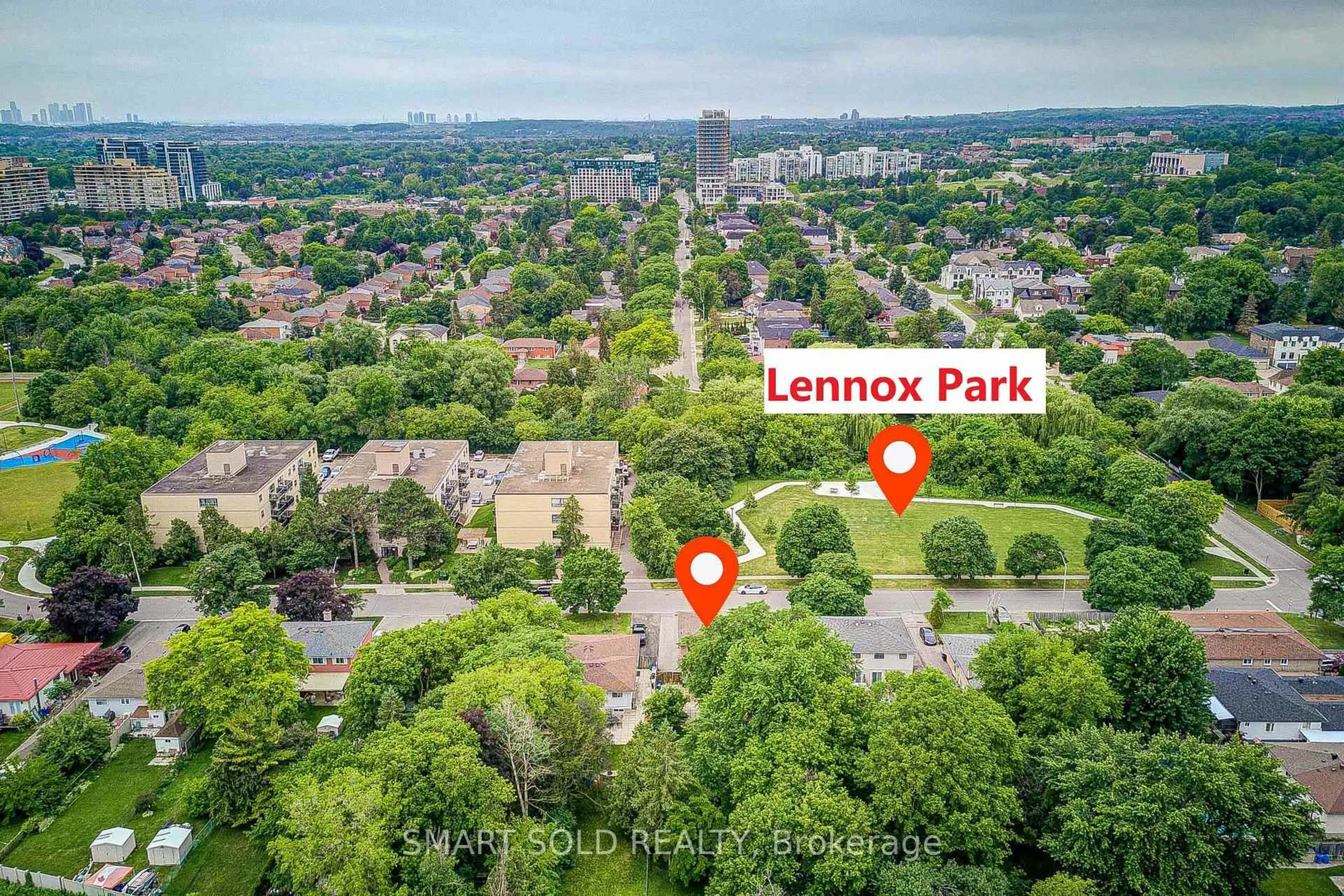 A pic from outside/outdoor area/front of a property/back of a property/a pic from drone, unknown for 255 Cedar Ave, Richmond Hill Ontario L4C 2B3