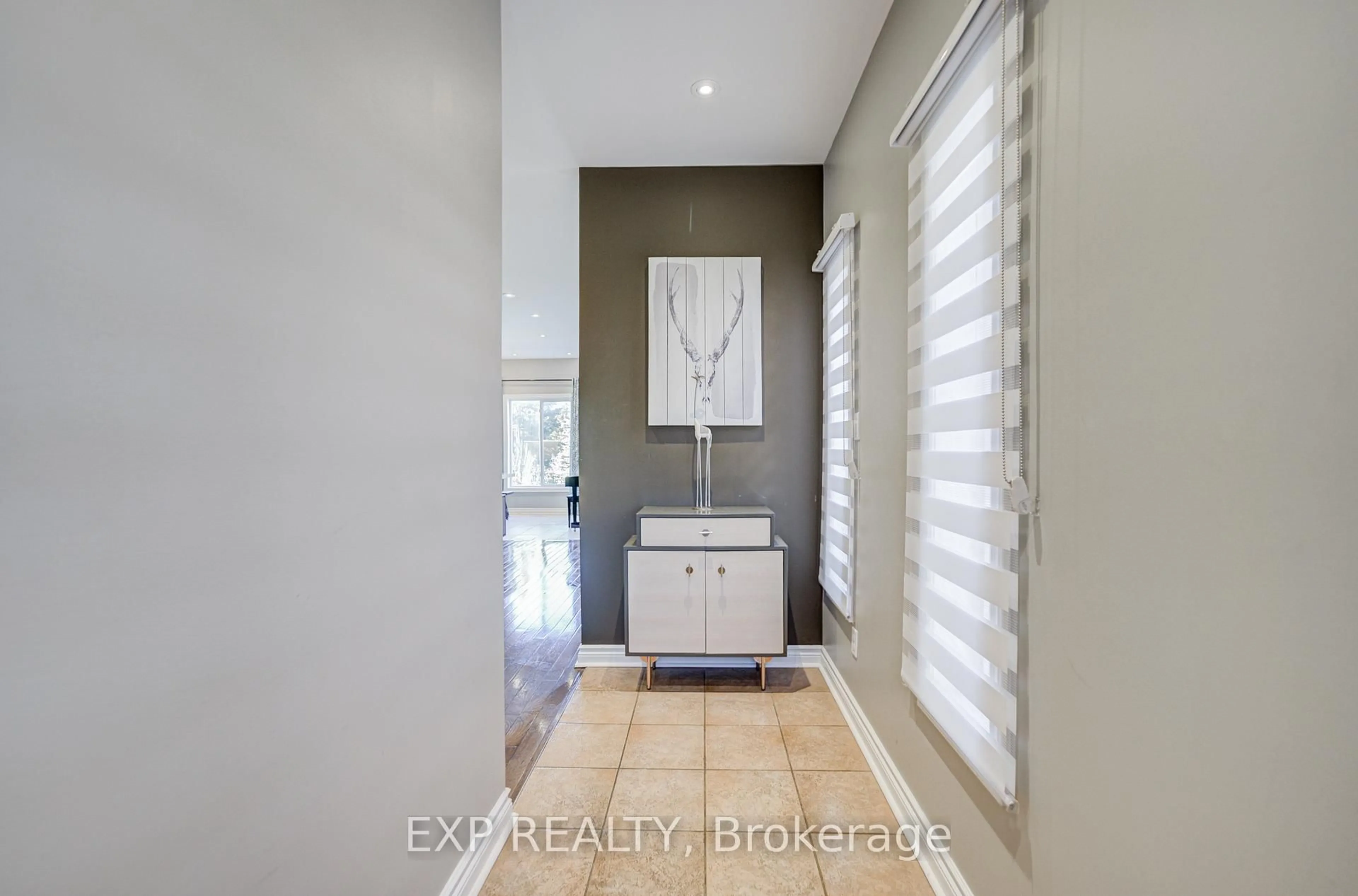 Contemporary bathroom, ceramic/tile floor for 292 Sheridan Crt, Newmarket Ontario L3Y 8P9