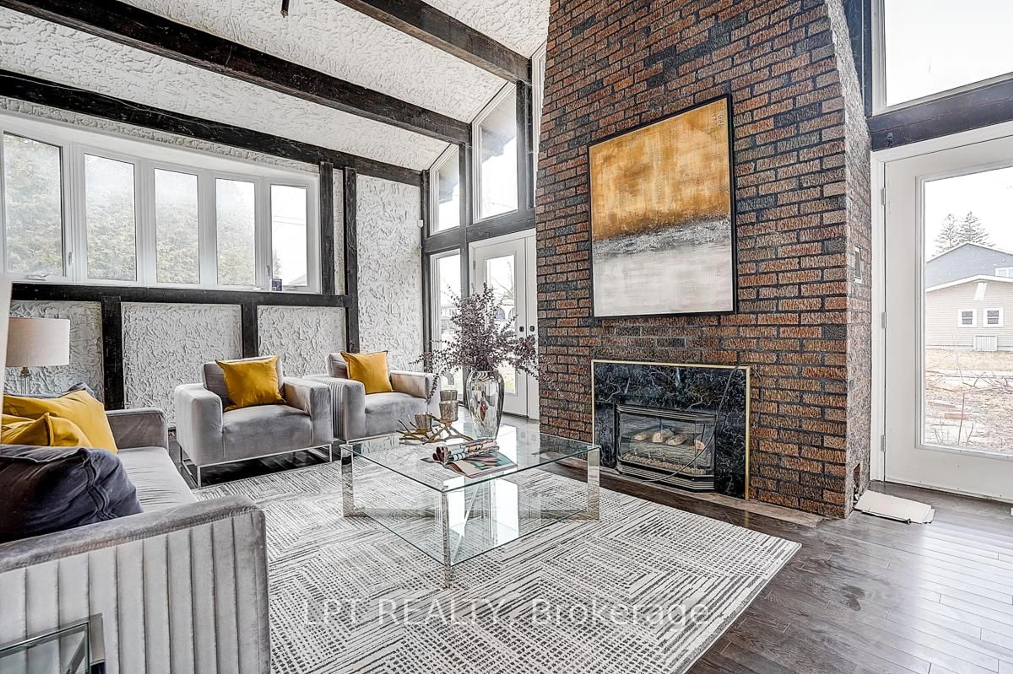 Living room with furniture, unknown for 194 South Channel Dr, Georgina Ontario L4P 2N3
