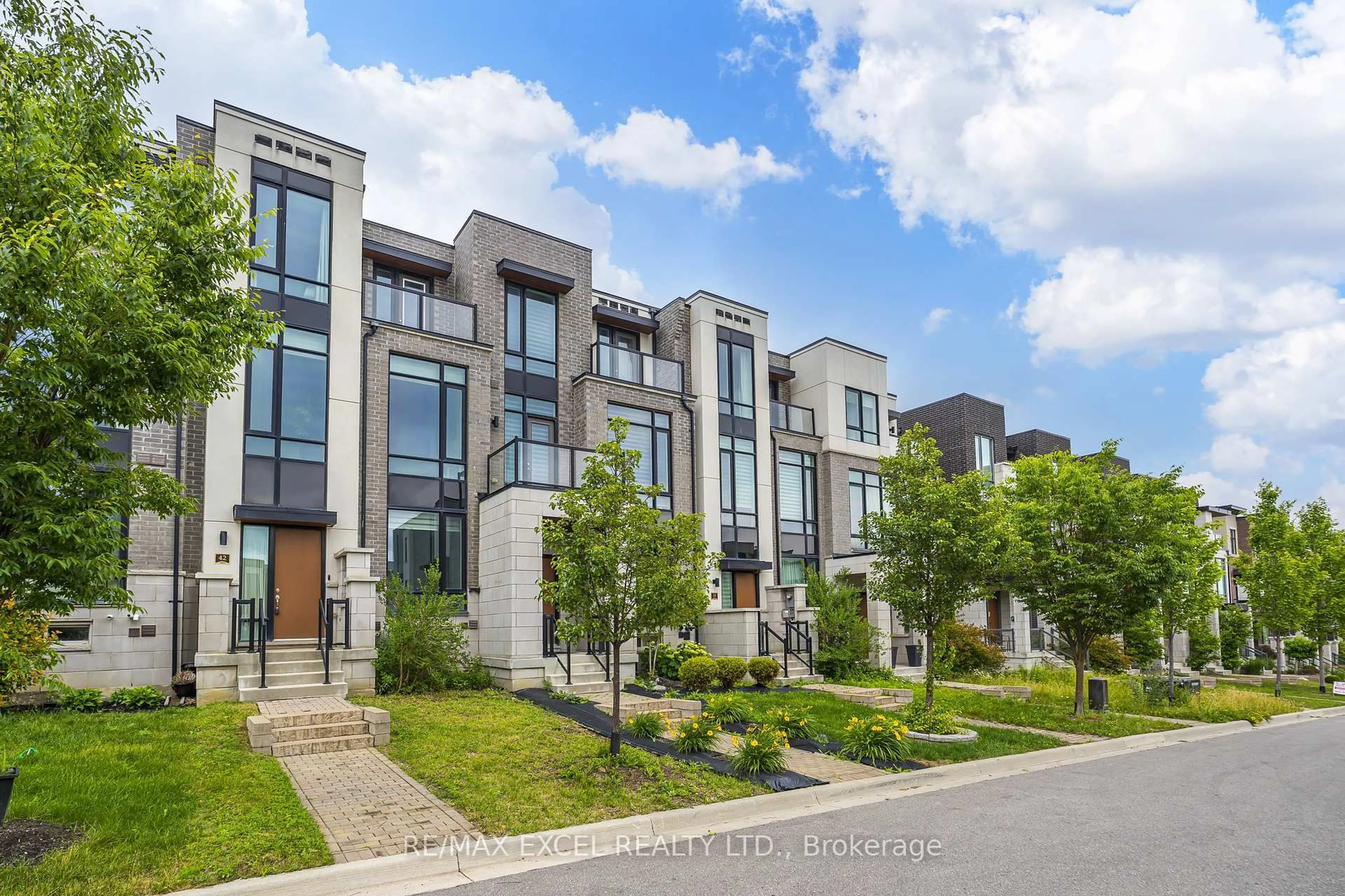 Home with brick exterior material, street for 42 Aylin Cres, Vaughan Ontario L6A 4Z8