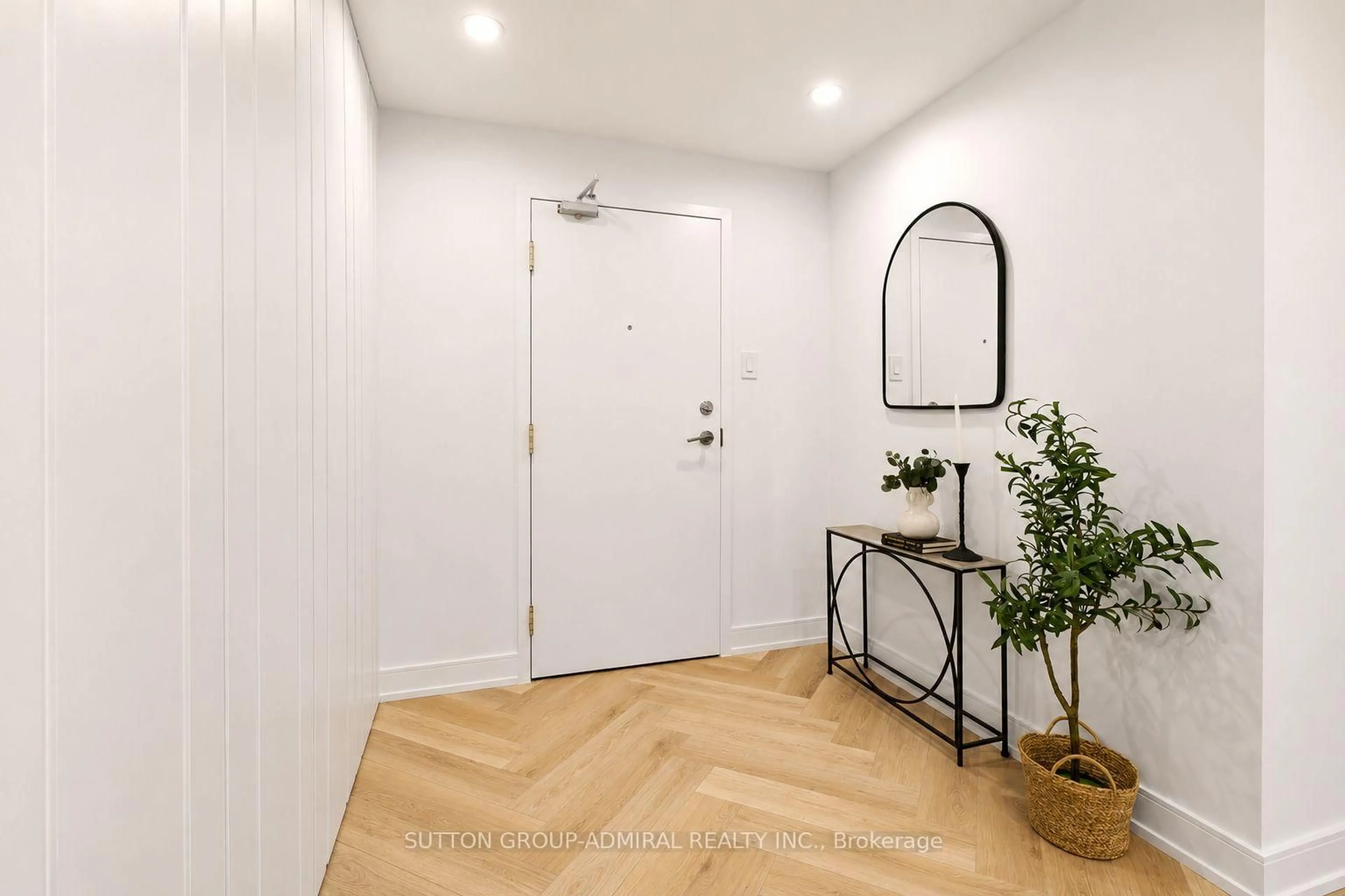 Indoor entryway for 1 Clark Ave #1411, Vaughan Ontario L4J 7Y6