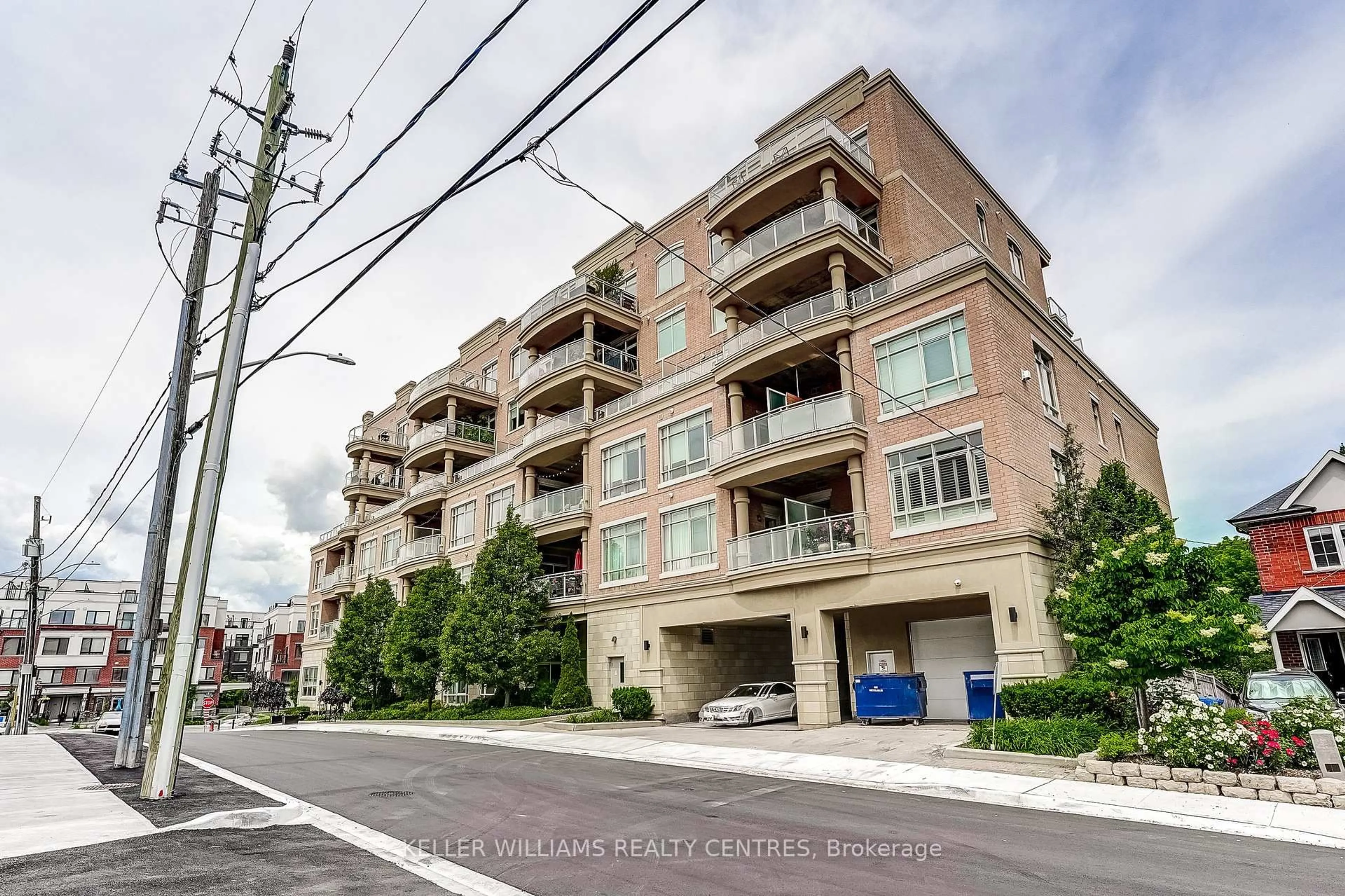Patio, street for 15277 Yonge St #317, Aurora Ontario L4G 1N6