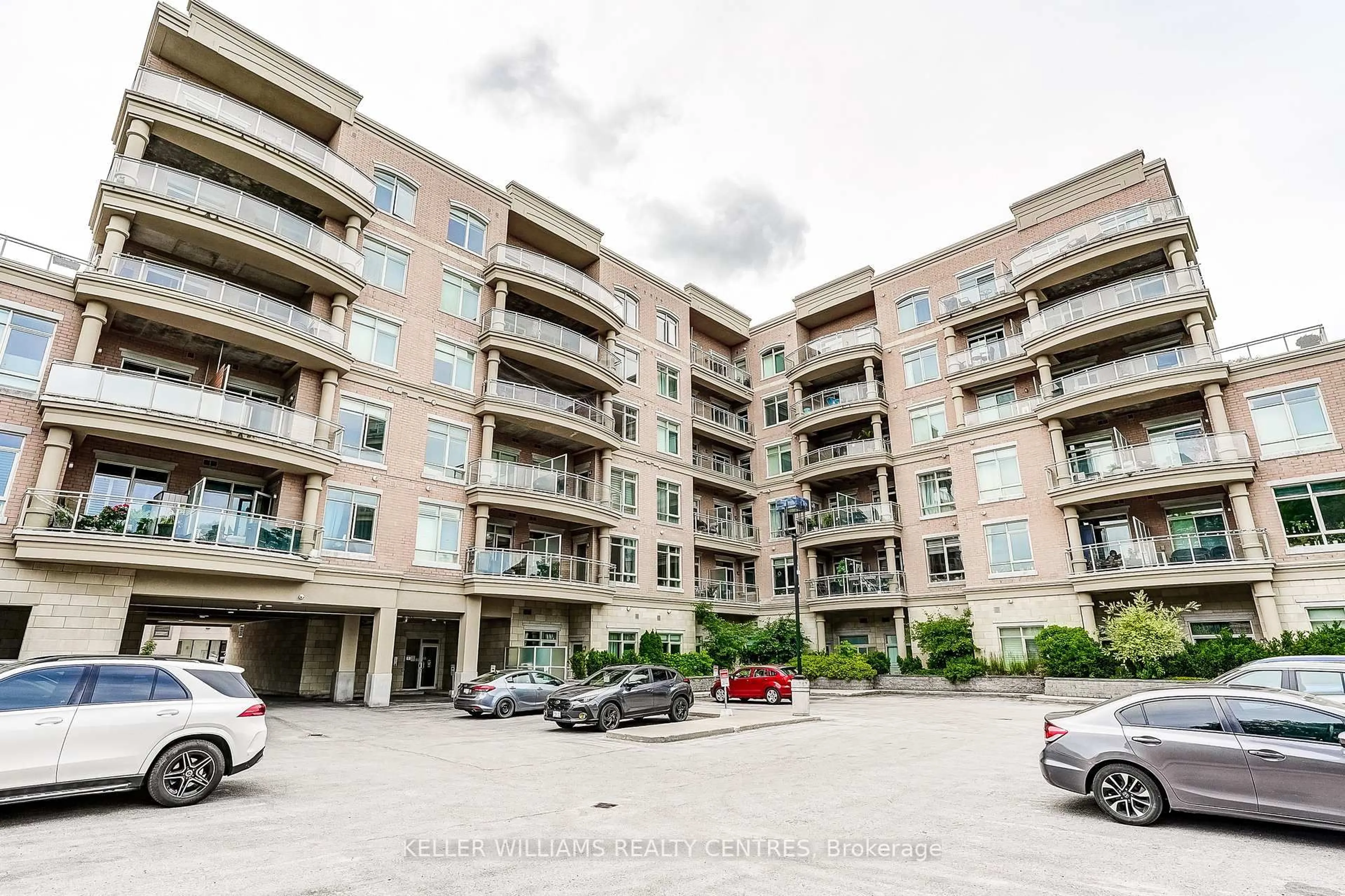 Patio, building for 15277 Yonge St #317, Aurora Ontario L4G 1N6