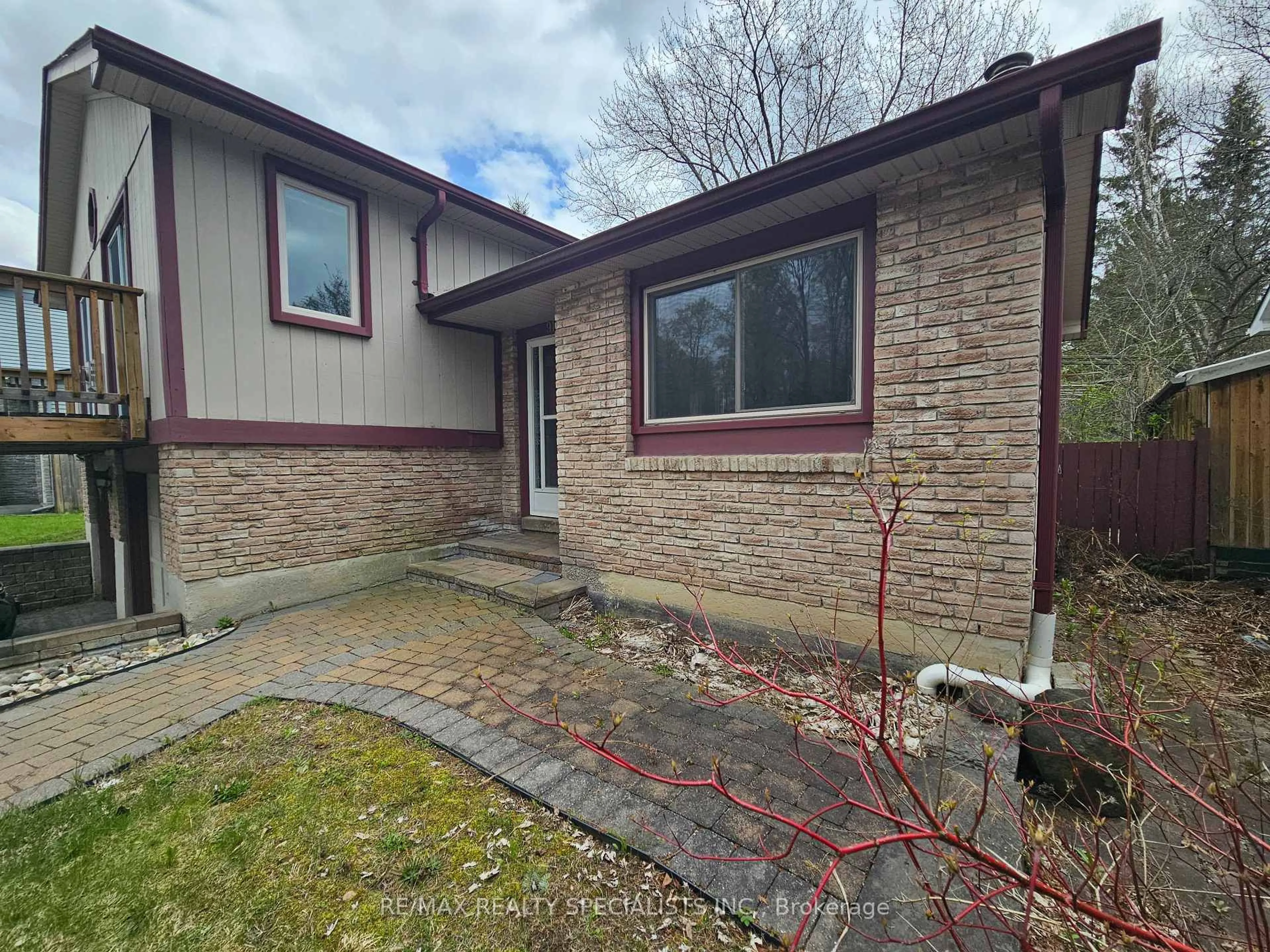 Home with brick exterior material, street for 914 JANETTE St, Newmarket Ontario L3Y 5K2