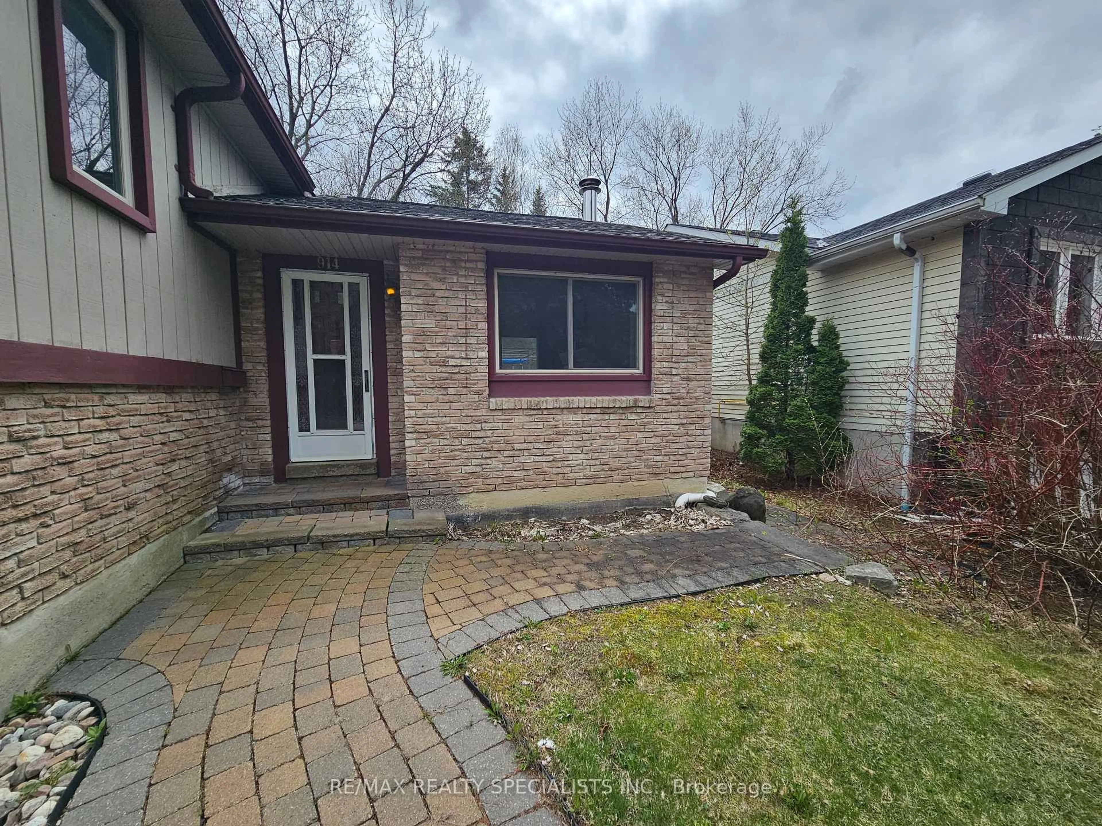 Home with brick exterior material, street for 914 JANETTE St, Newmarket Ontario L3Y 5K2