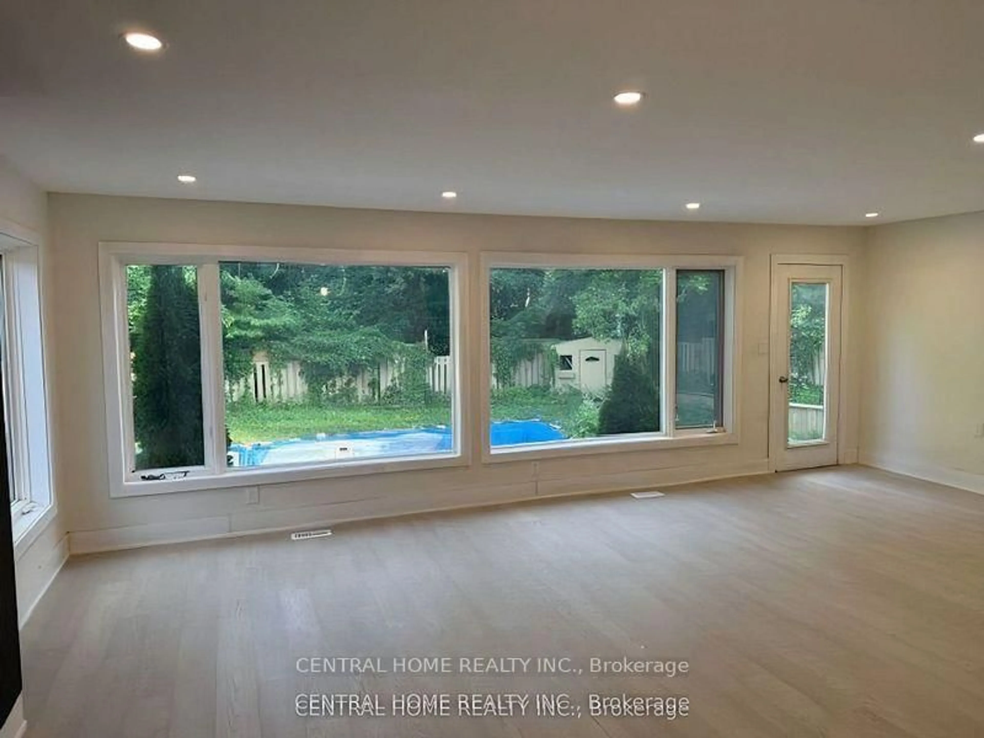 A pic of a room for 206 Parkview Cres, Newmarket Ontario L3Y 2C8