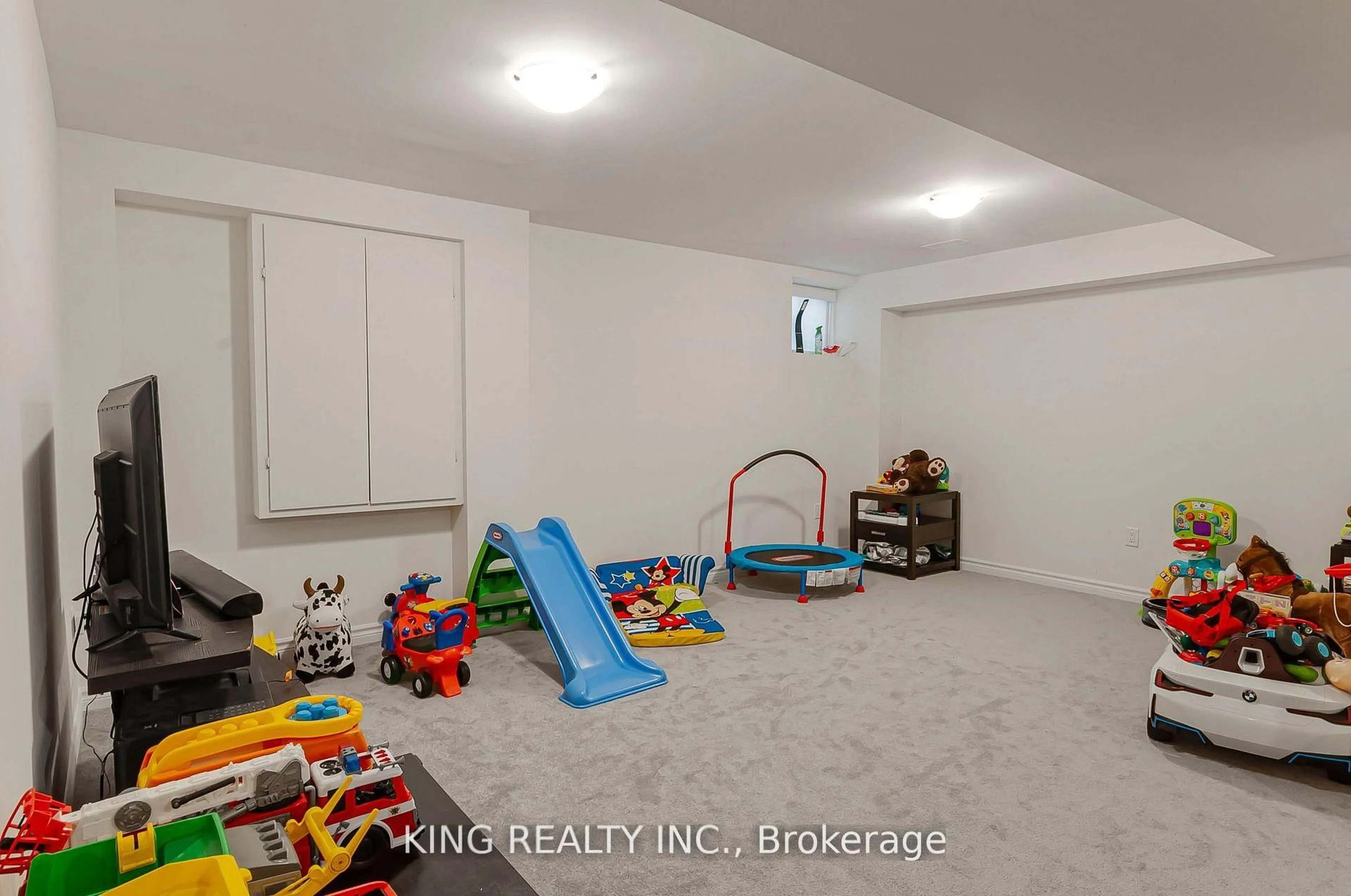 A pic of a room for 65 English Dr, New Tecumseth Ontario L0G 1A0