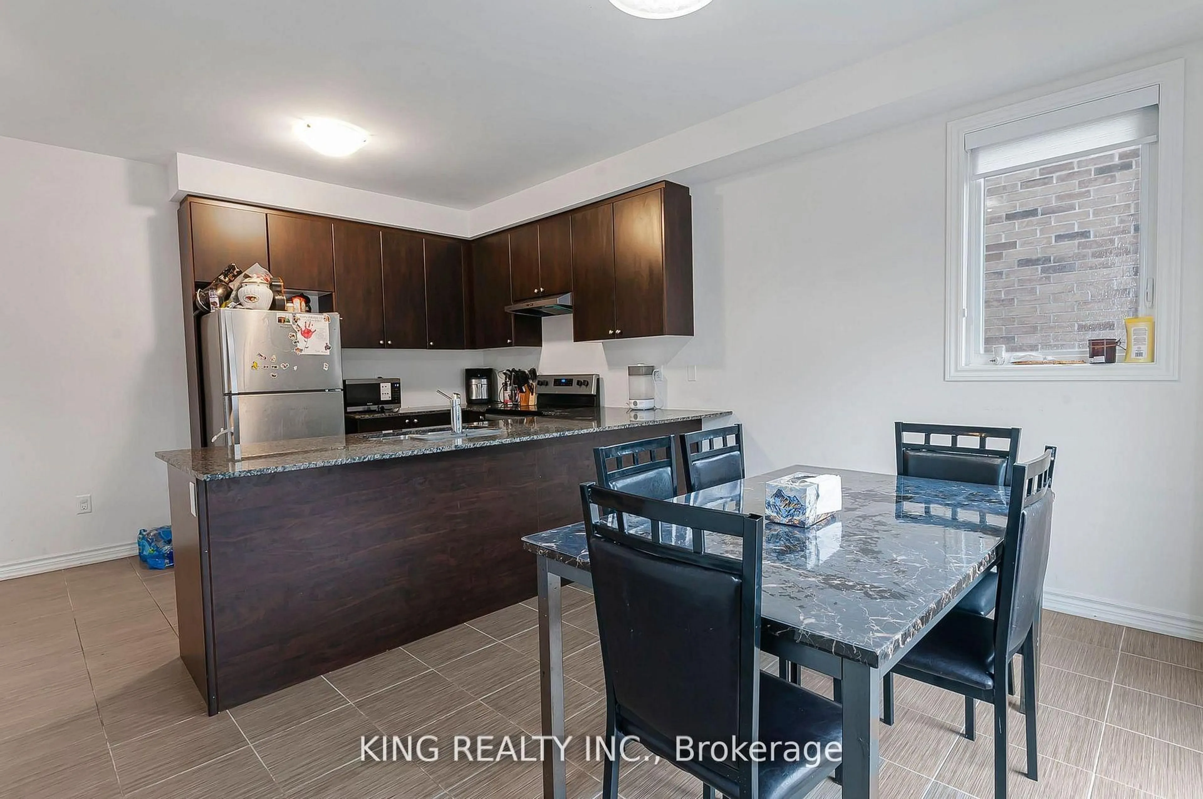 Standard kitchen, unknown for 65 English Dr, New Tecumseth Ontario L0G 1A0