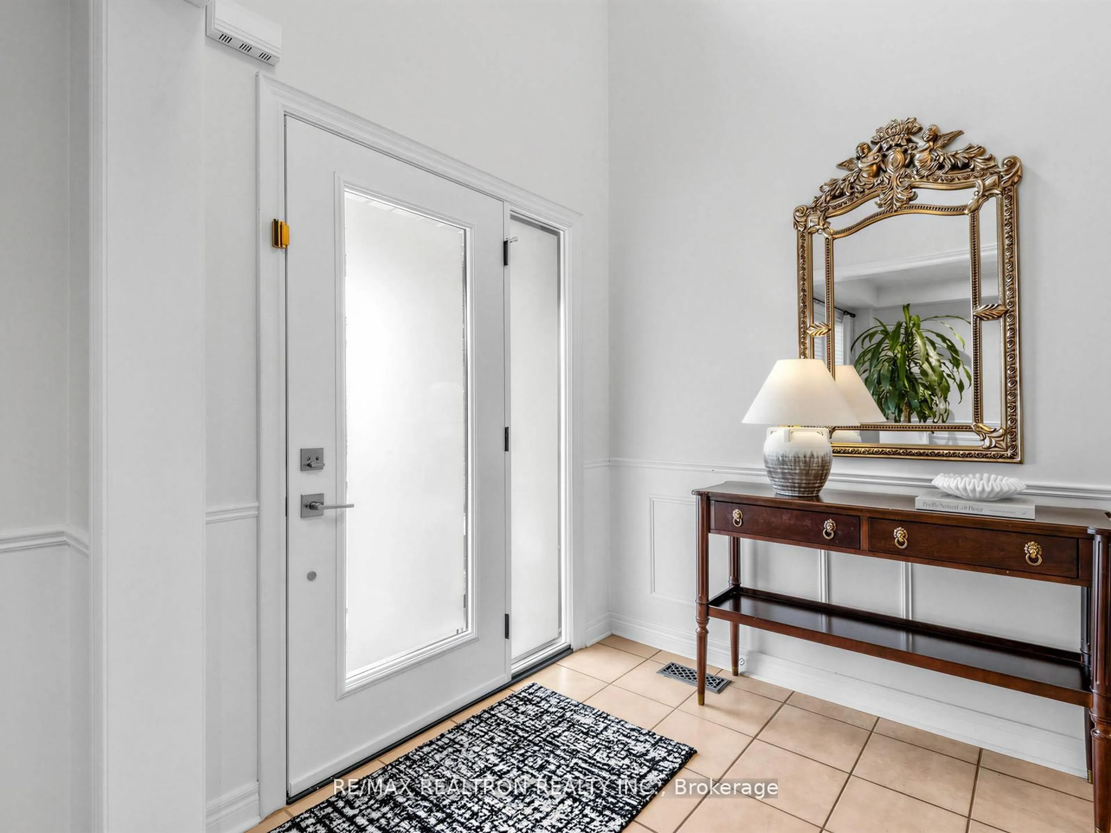 Indoor entryway for 57 Skipton Tr, Aurora Ontario L4G 7R3