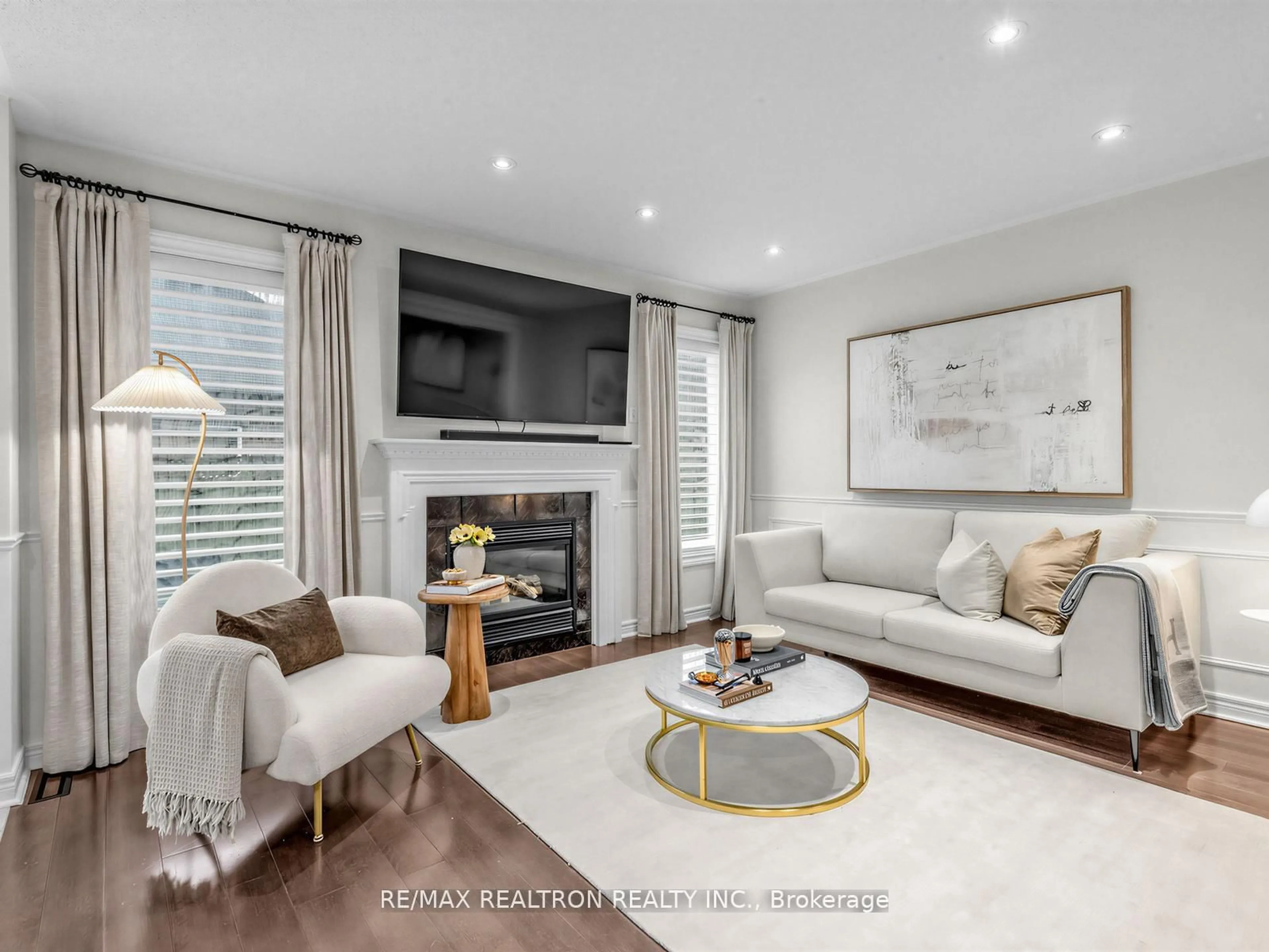 Living room with furniture, unknown for 57 Skipton Tr, Aurora Ontario L4G 7R3