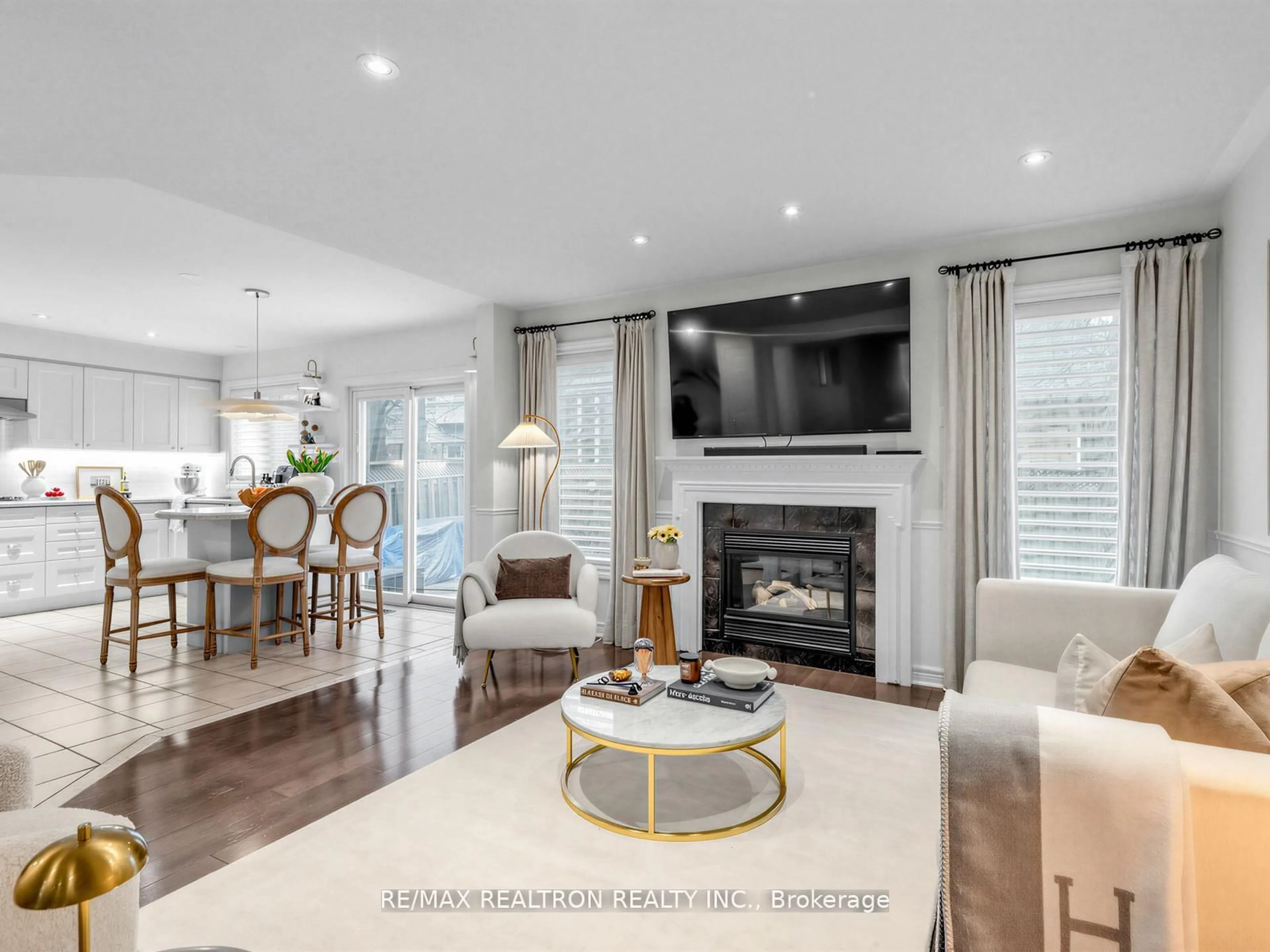 Living room with furniture, unknown for 57 Skipton Tr, Aurora Ontario L4G 7R3