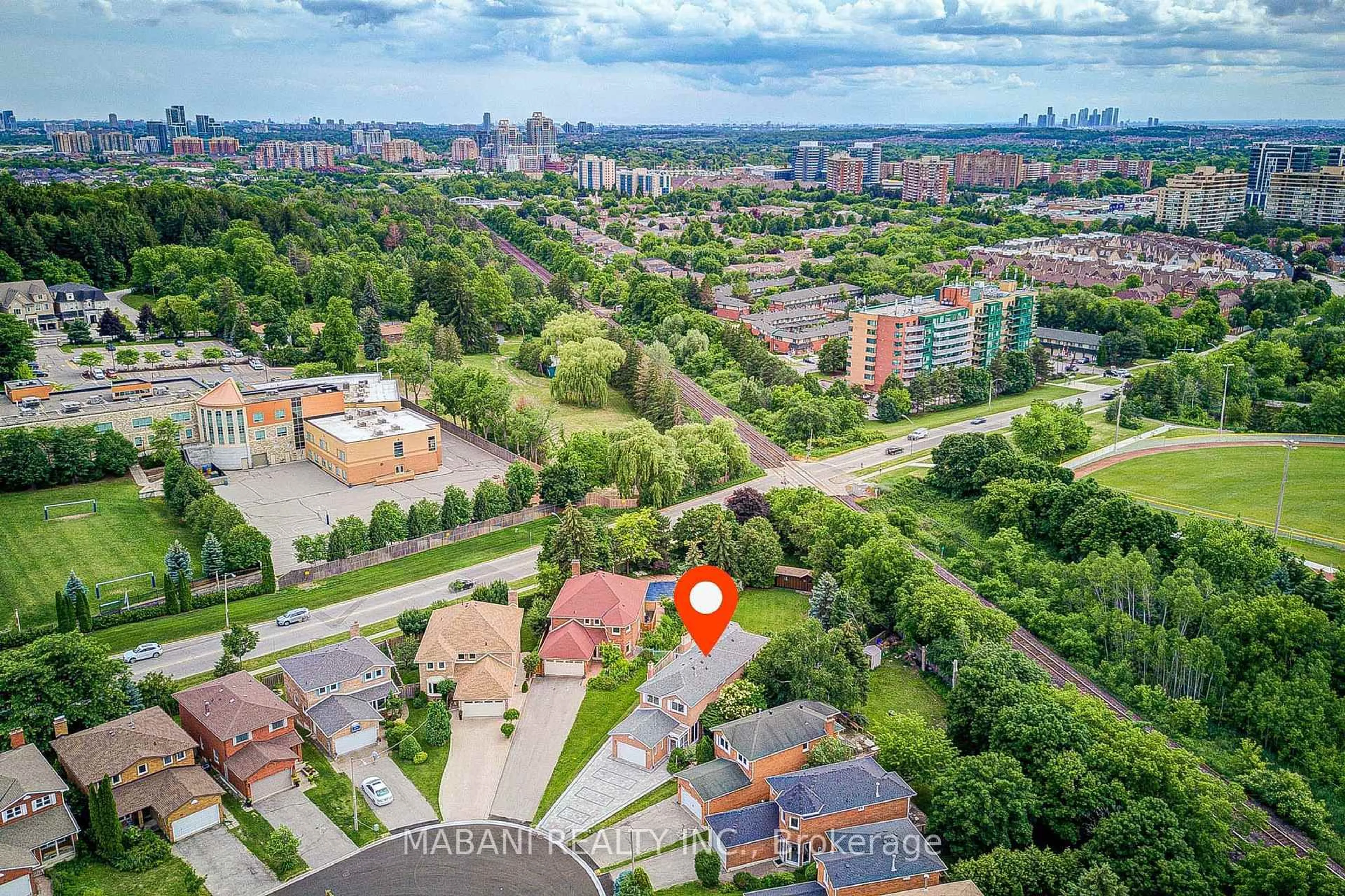A pic from outside/outdoor area/front of a property/back of a property/a pic from drone, city buildings view from balcony for 38 Marchwood Cres, Richmond Hill Ontario L4C 8M5