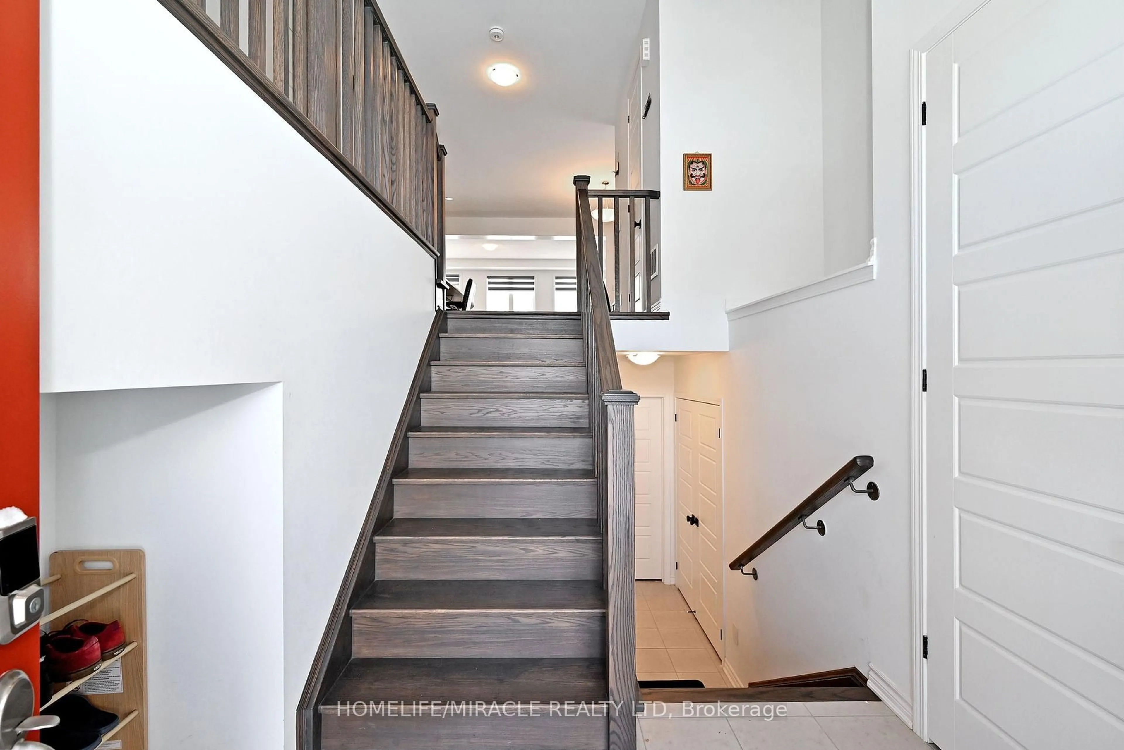 Stairs for 689 Mika St, Innisfil Ontario L9S 0R7