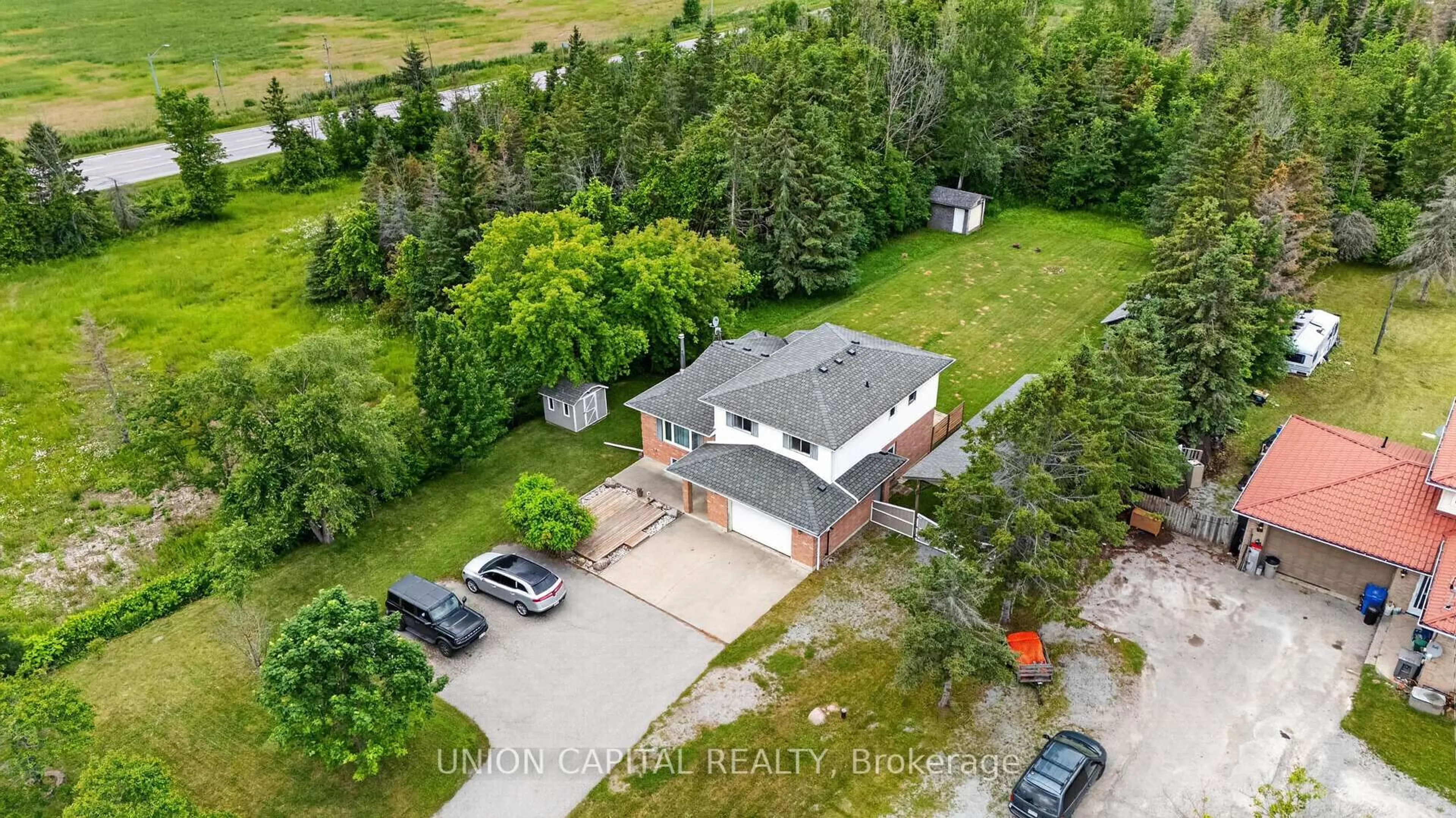 A pic from outside/outdoor area/front of a property/back of a property/a pic from drone, unknown for 3132 Ravenshoe Rd, Georgina Ontario L4P 3E9