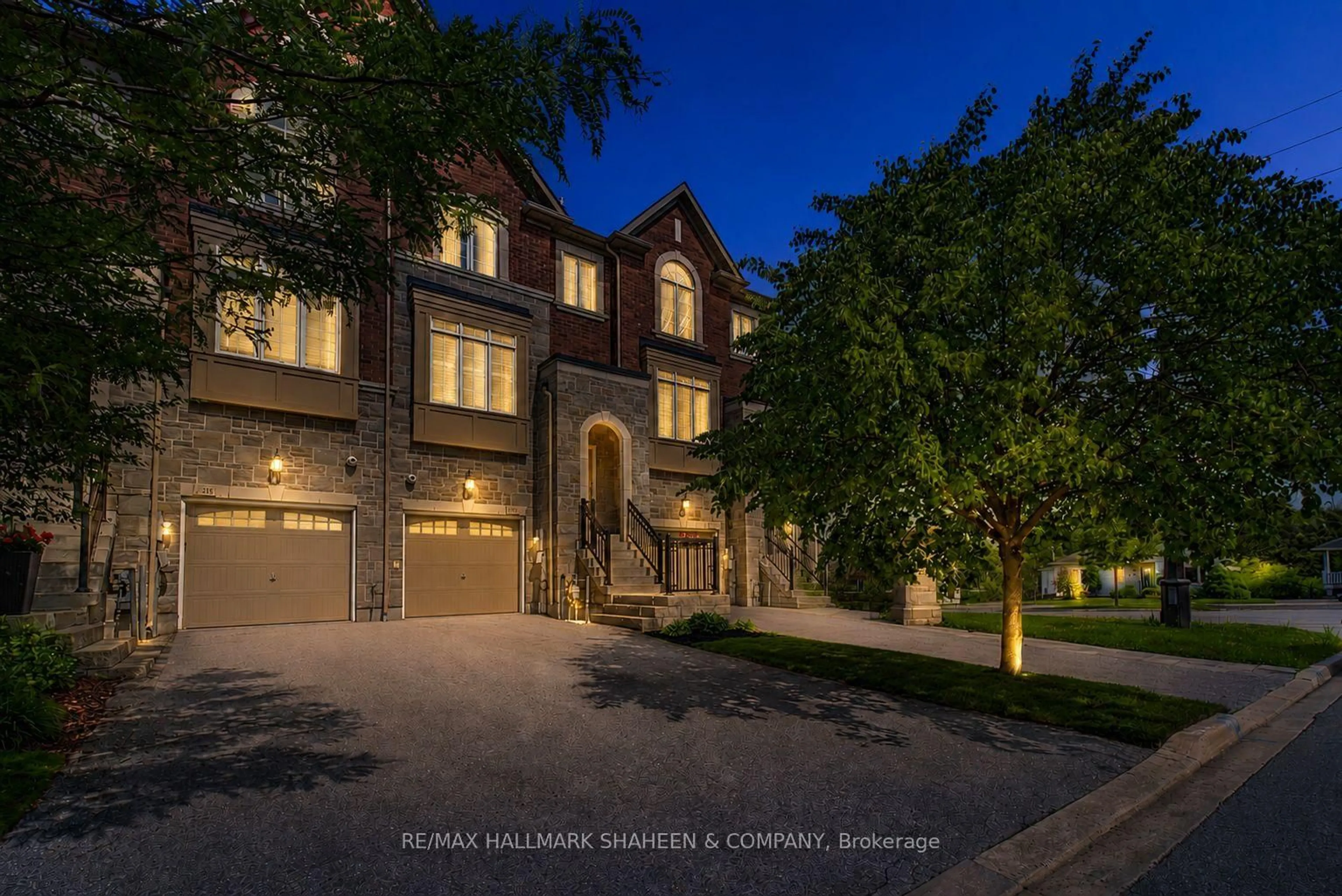 Home with brick exterior material, street for 211 Appleton Crt, Newmarket Ontario L3Y 0B8