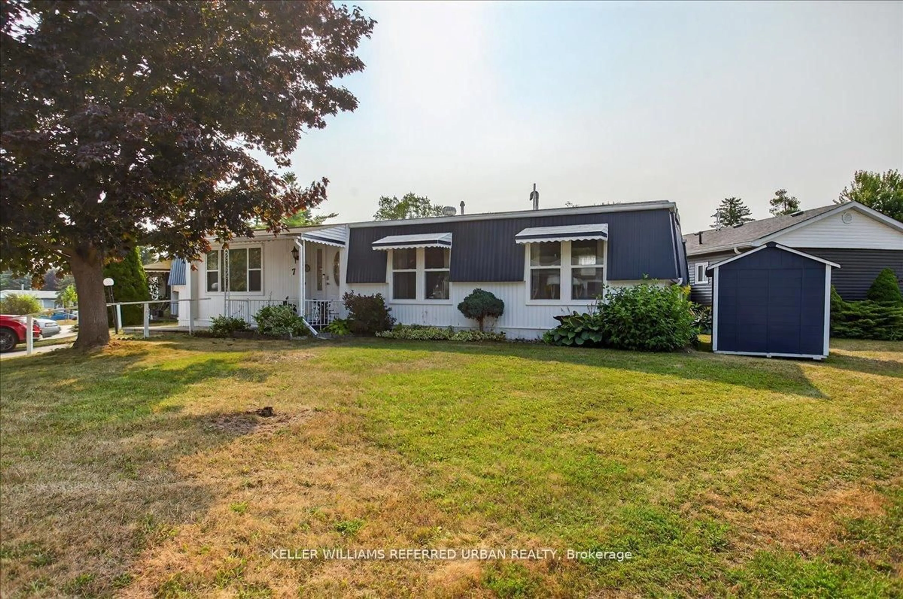 A pic from outside/outdoor area/front of a property/back of a property/a pic from drone, street for 7 Sunset Dr, Innisfil Ontario L9S 0R7