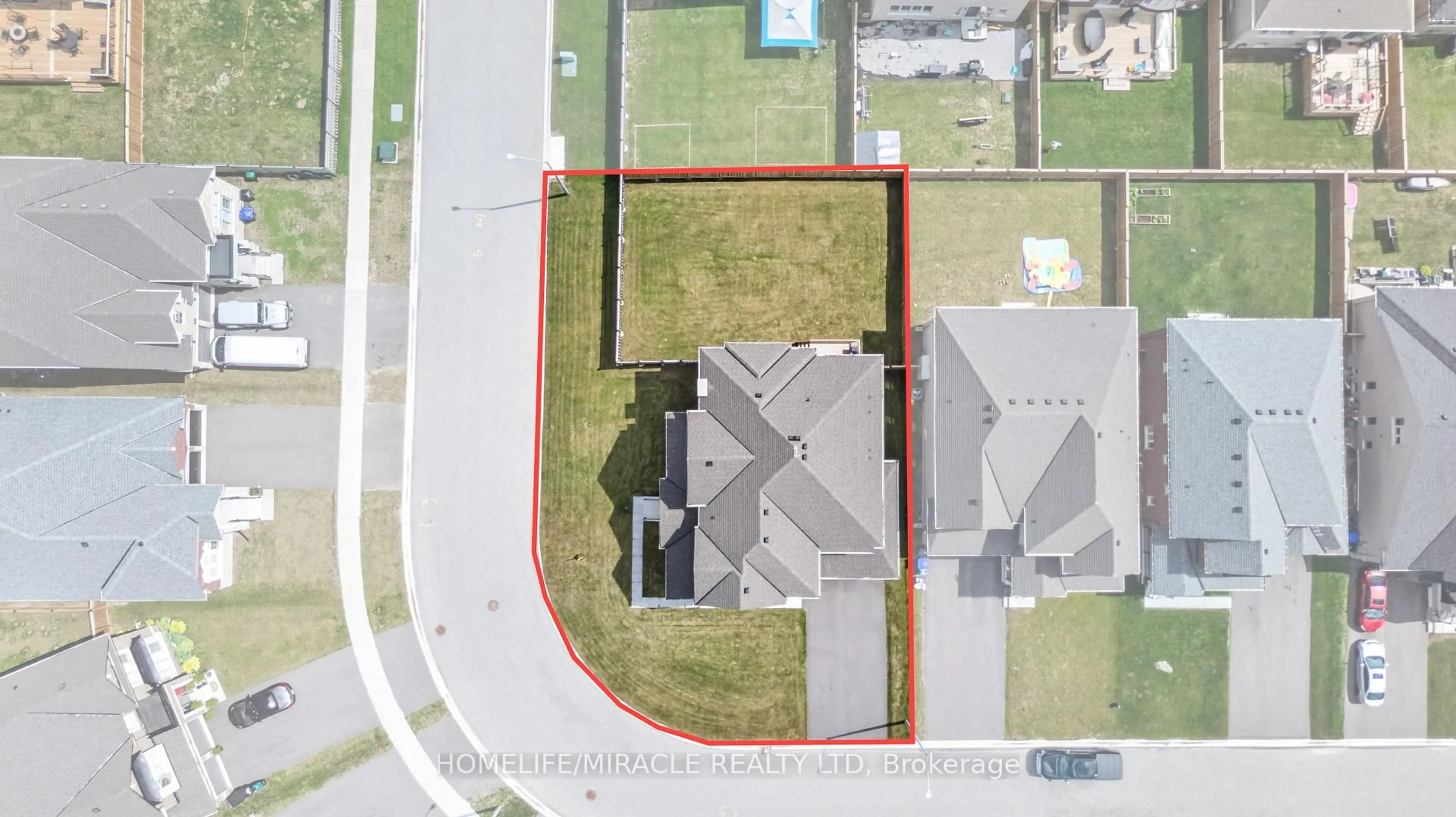 A pic from outside/outdoor area/front of a property/back of a property/a pic from drone, street for 1518 Broderick St, Innisfil Ontario L9S 0P7