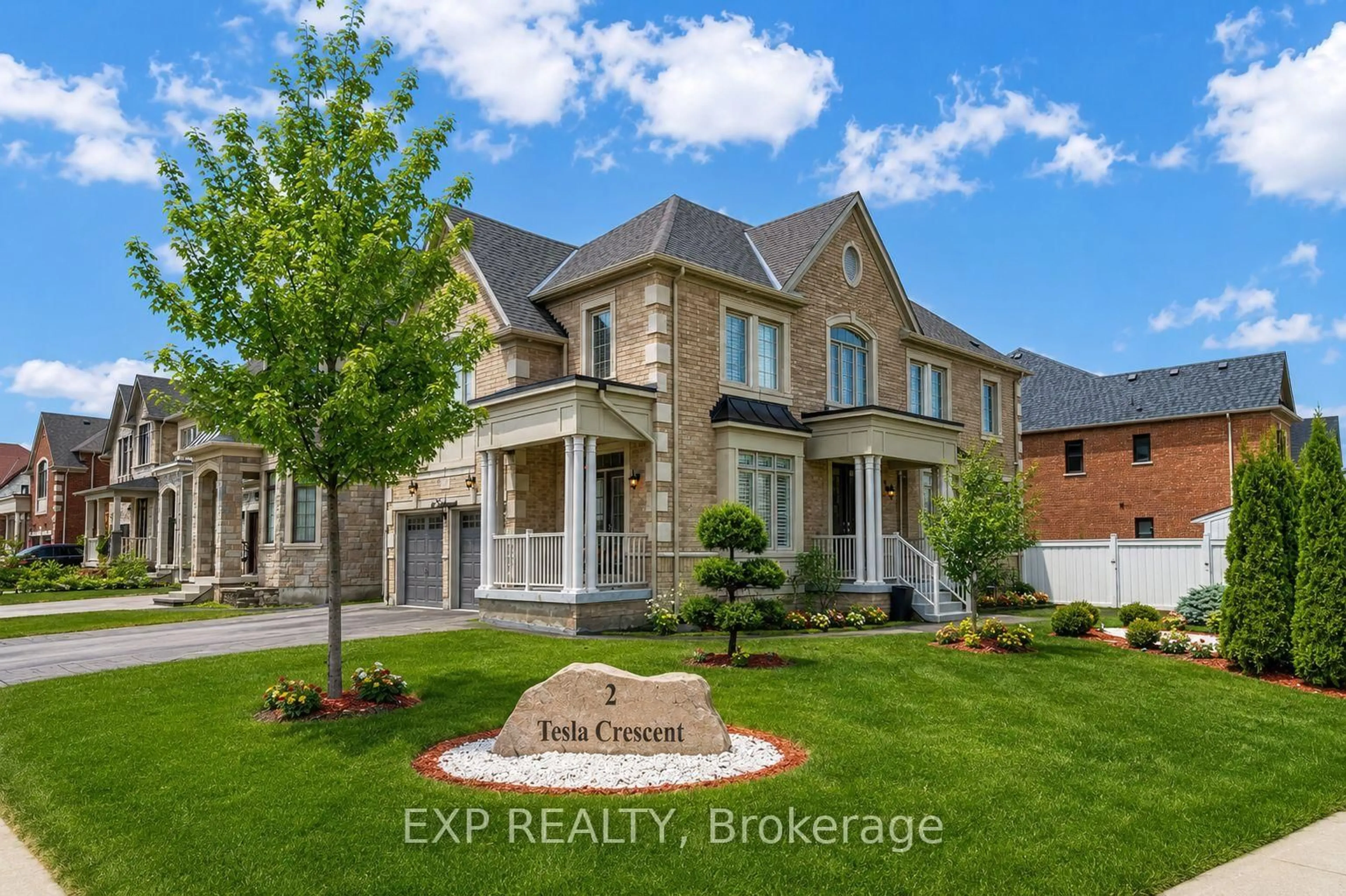 Home with brick exterior material, street for 2 Tesla Cres, East Gwillimbury Ontario L9N 0T3