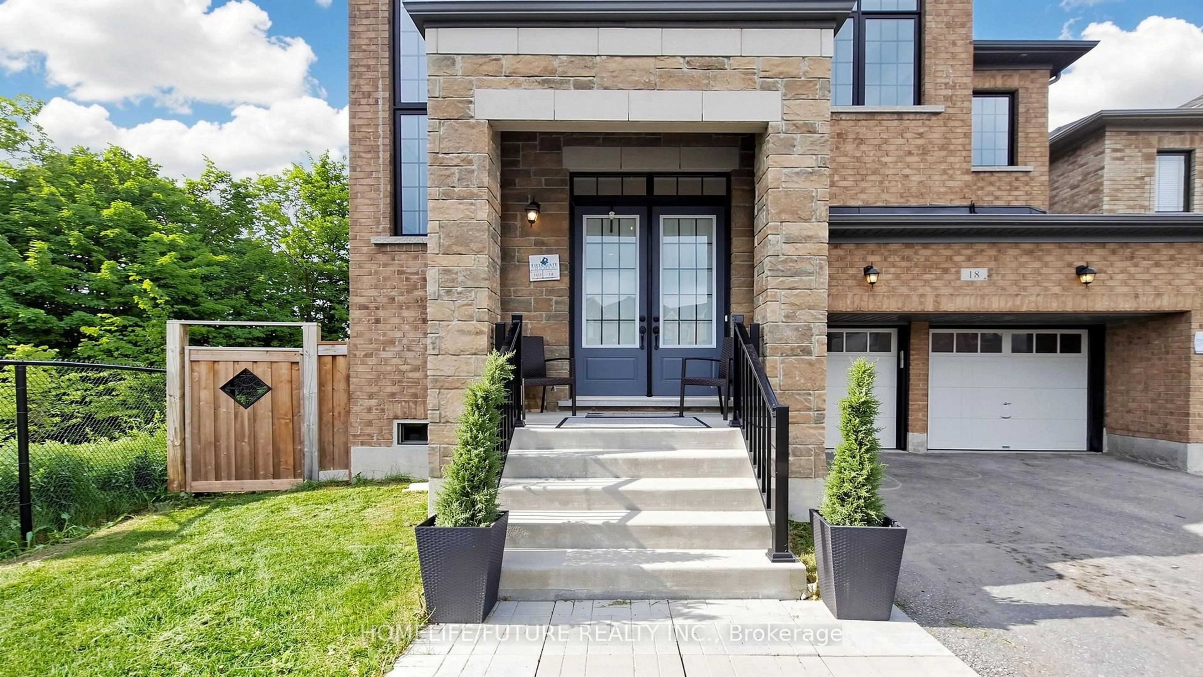 Home with brick exterior material, street for 18 Ken Betz Crt, Whitchurch-Stouffville Ontario L4A 4P5