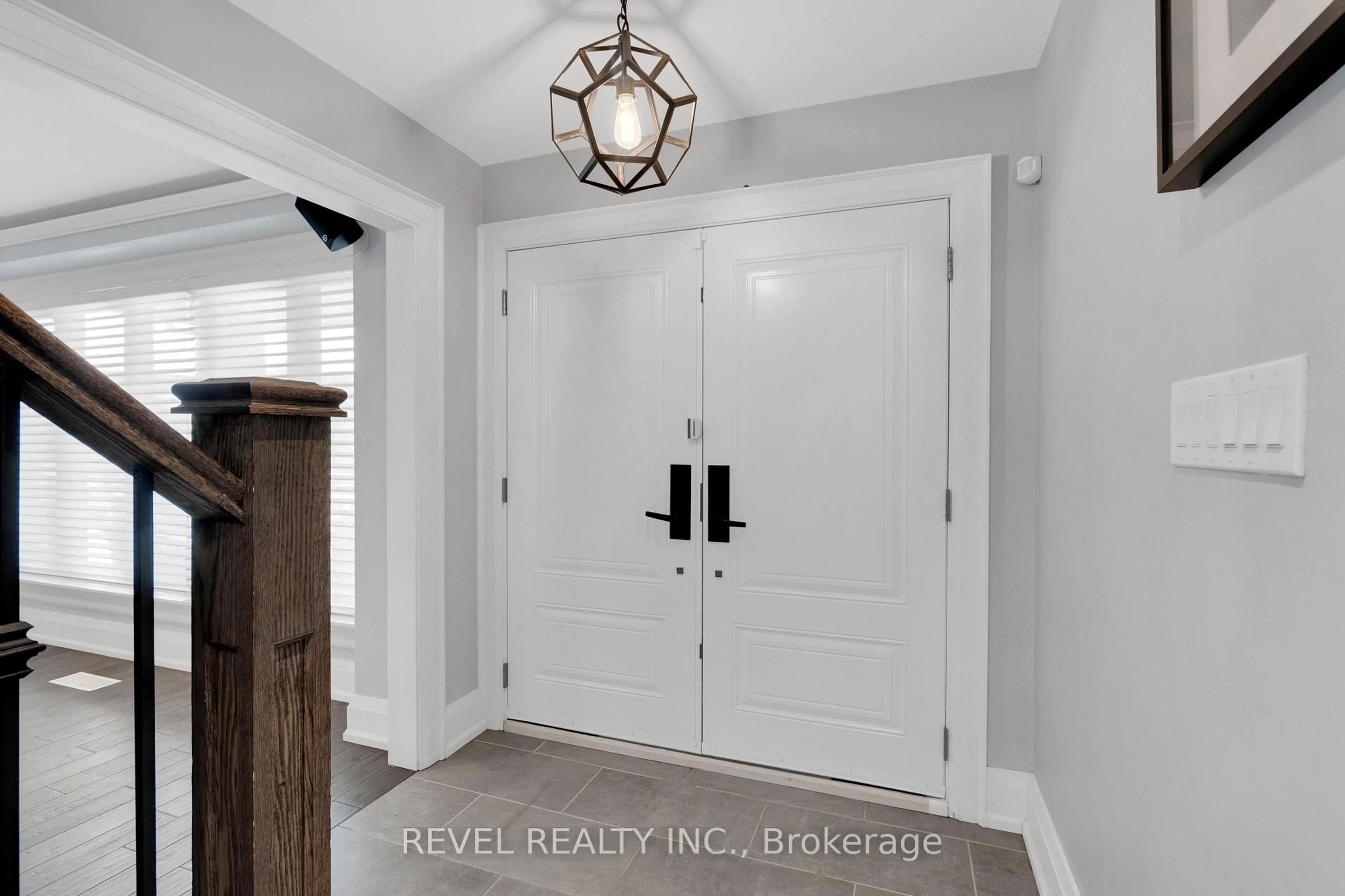 Indoor entryway for 79 Arran Cres, Vaughan Ontario L4L 1G4