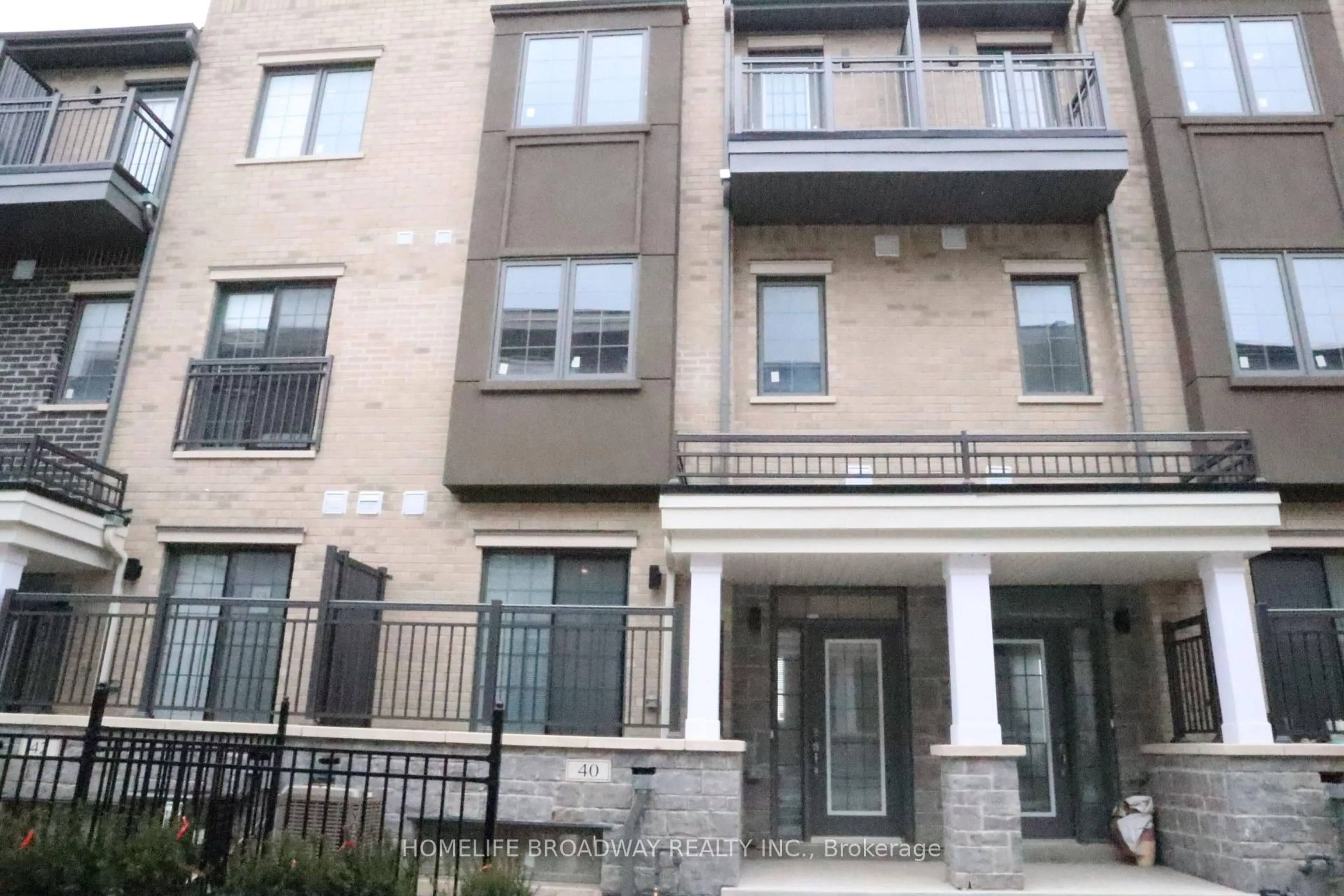 Unknown for 40 Clippers Cres, Whitchurch-Stouffville Ontario L4A 4X7