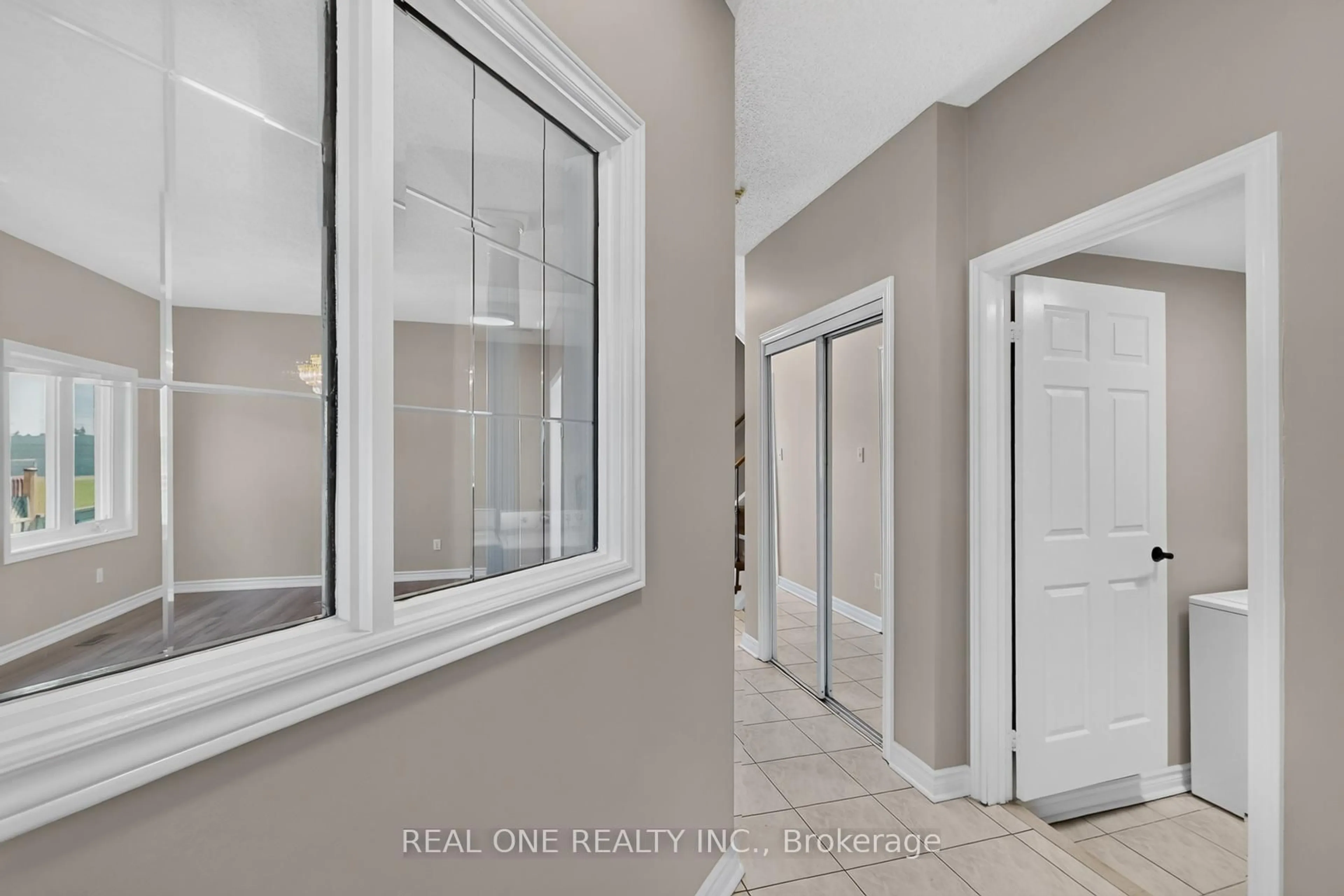 Indoor entryway for 113 Milliken Meadows Dr, Markham Ontario L3R 0V9