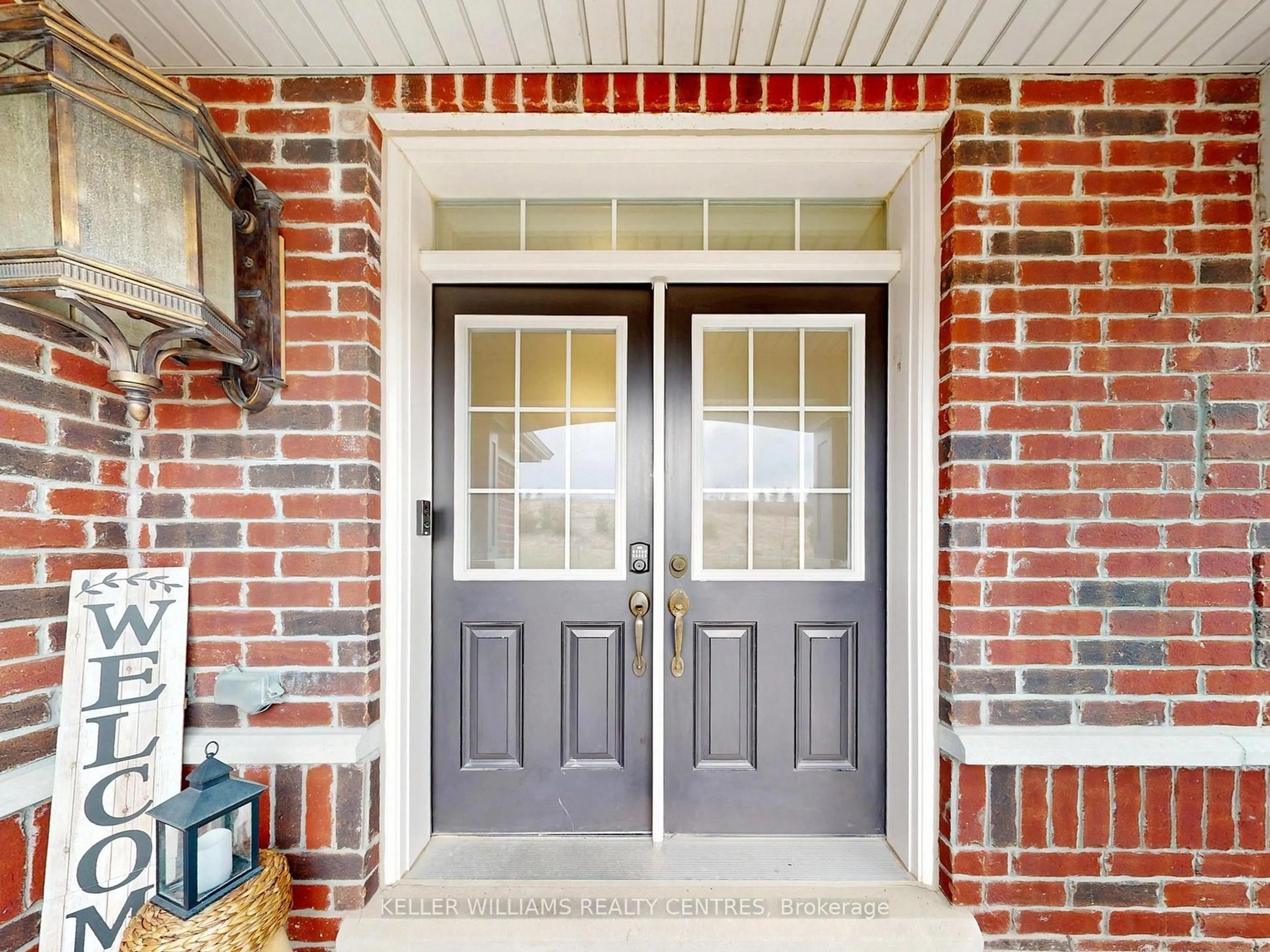 Indoor entryway for 833 Langford Blvd, Bradford West Gwillimbury Ontario L3L 0X6