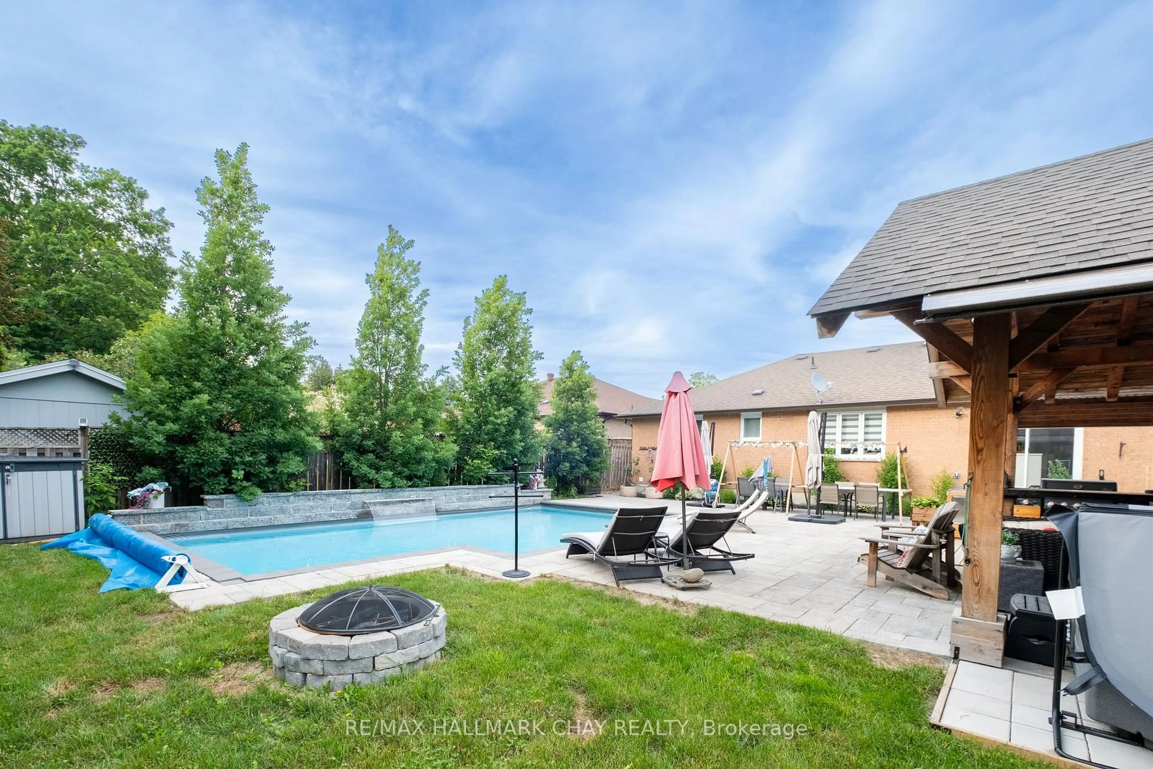 Pool for 1980 Annecca St, Innisfil Ontario L9S 1W8