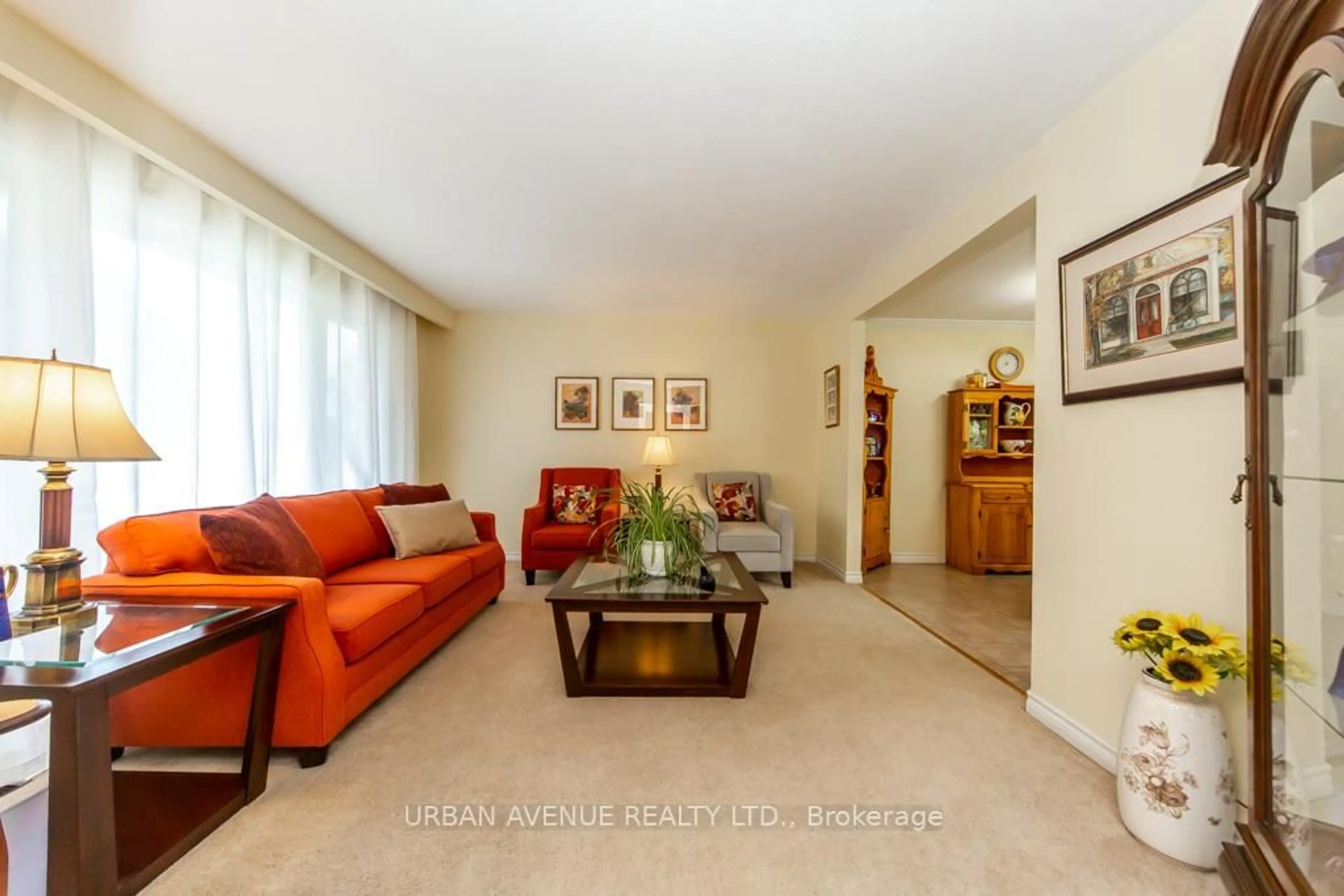 Living room with furniture, unknown for 579 Rupert Ave, Whitchurch-Stouffville Ontario L4A 1W2
