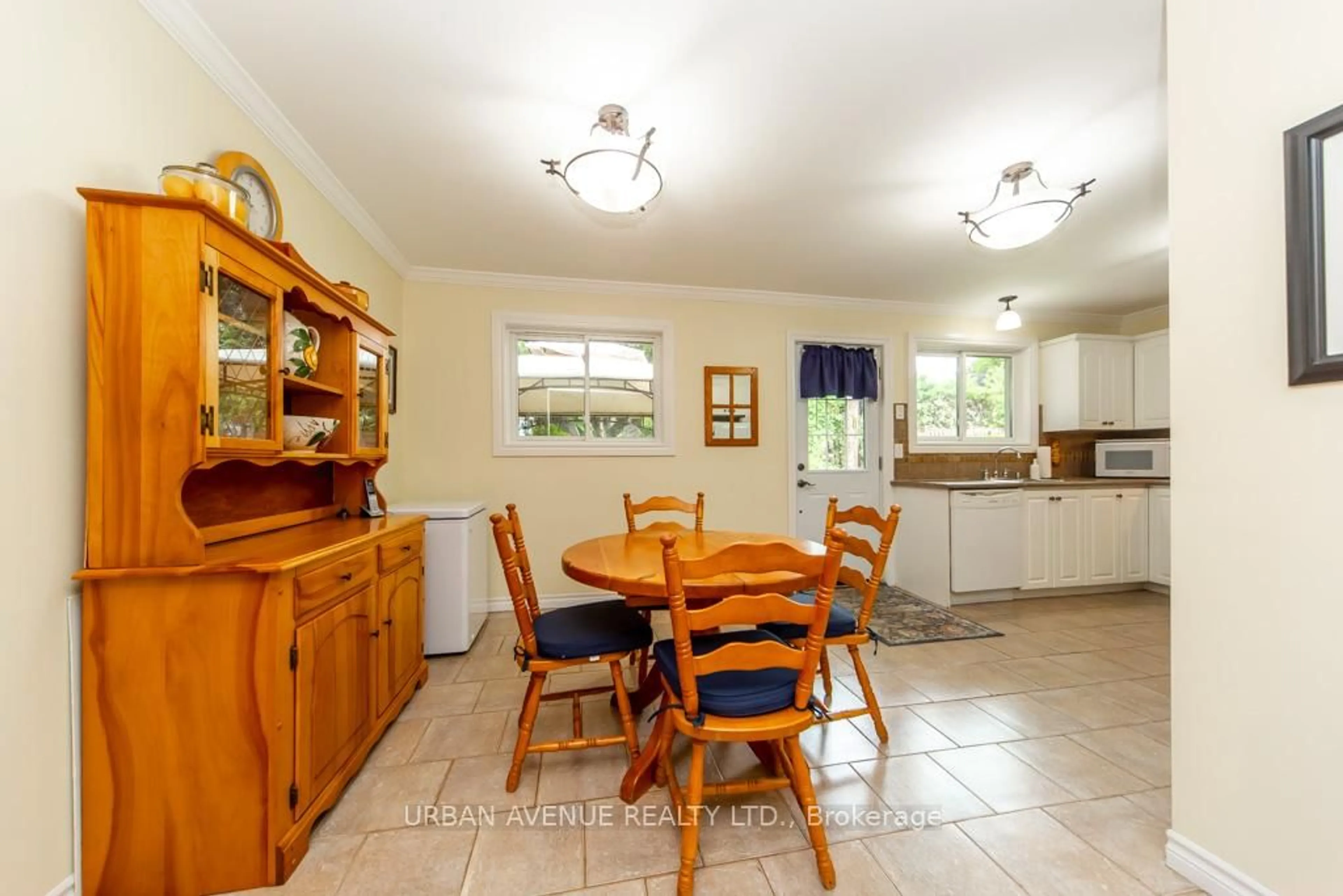 Dining room, ceramic/tile floor for 579 Rupert Ave, Whitchurch-Stouffville Ontario L4A 1W2