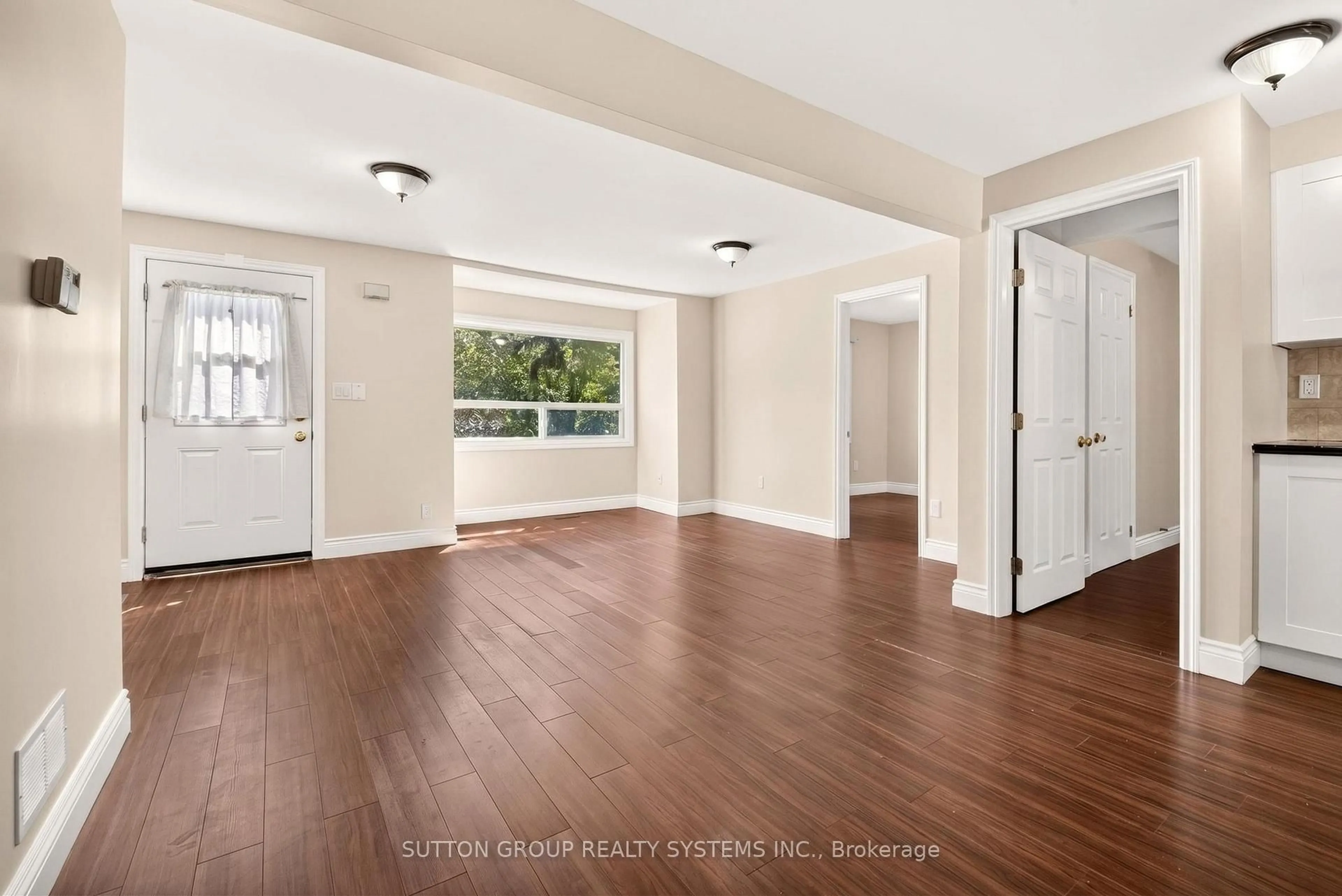 Unknown for 2082 Lilac Dr, Innisfil Ontario L9S 1Y9