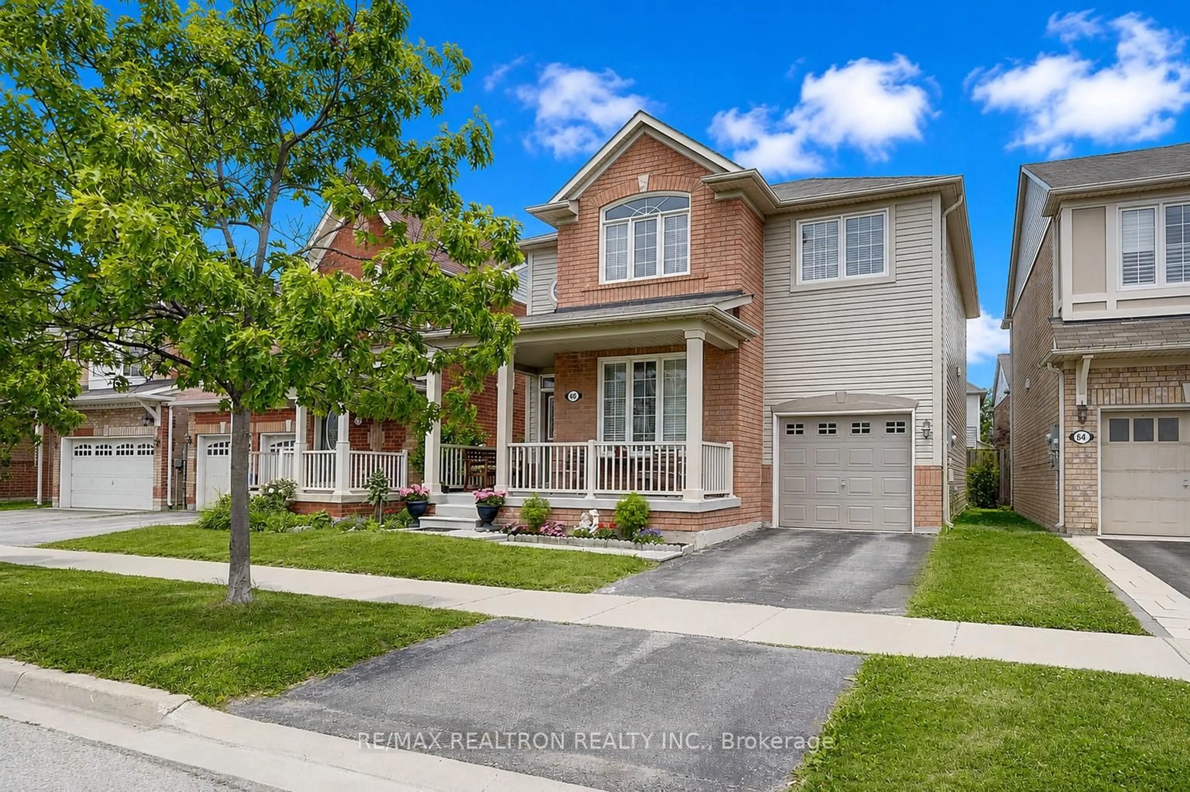 Home with brick exterior material, street for 68 Richard Underhill Ave, Whitchurch-Stouffville Ontario L4A 0J2