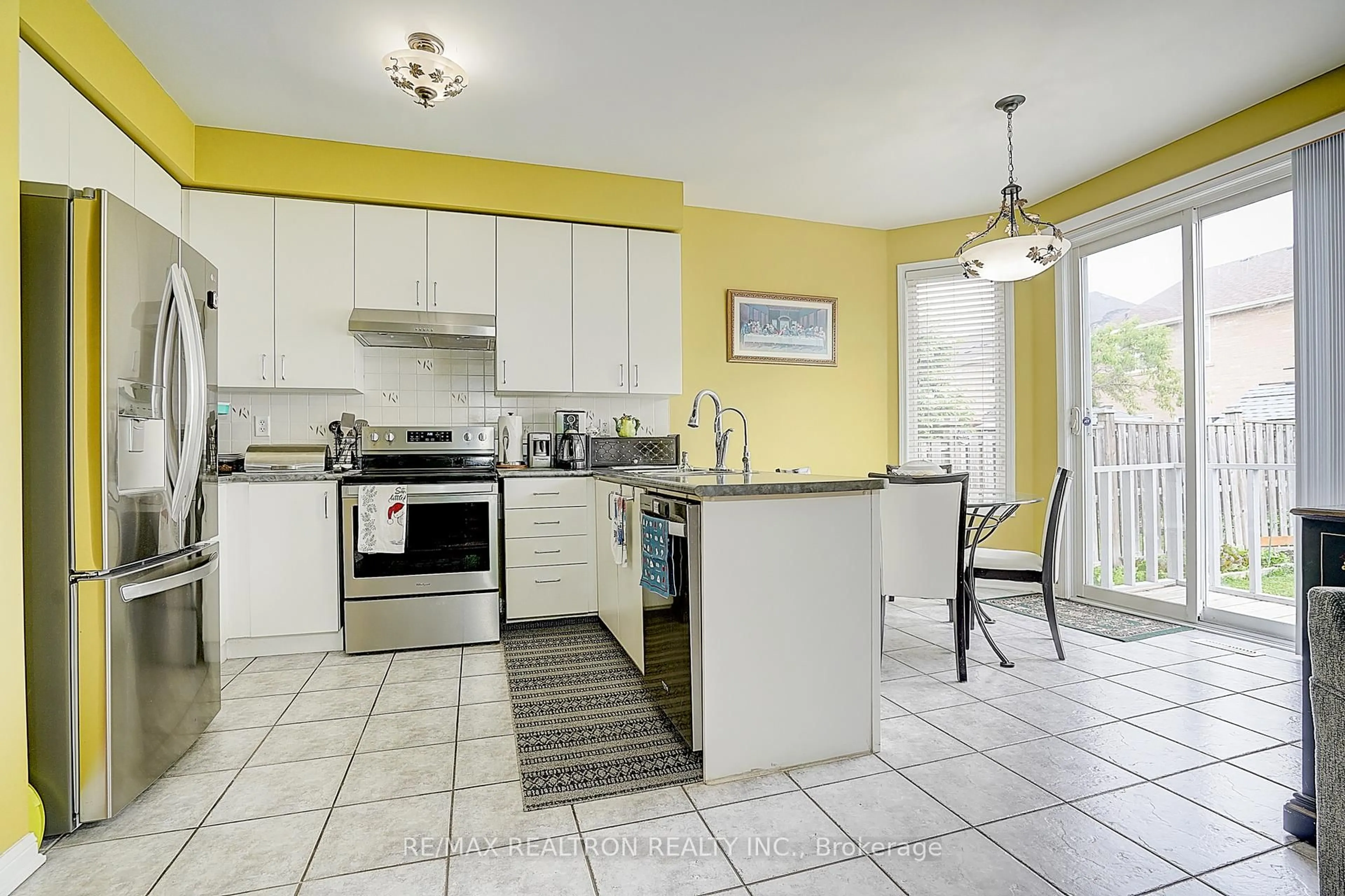 Open concept kitchen, ceramic/tile floor for 68 Richard Underhill Ave, Whitchurch-Stouffville Ontario L4A 0J2