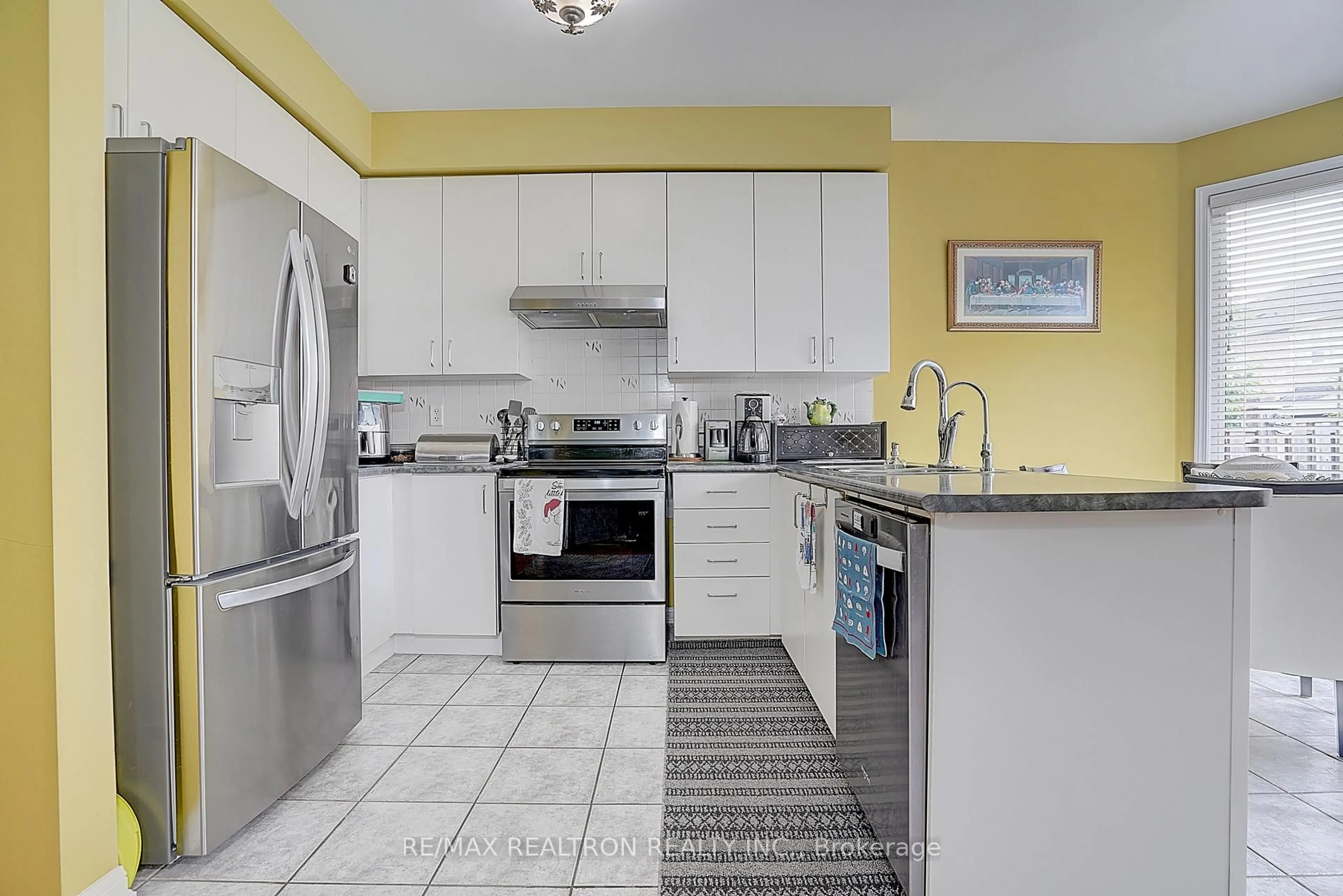 Standard kitchen, ceramic/tile floor for 68 Richard Underhill Ave, Whitchurch-Stouffville Ontario L4A 0J2