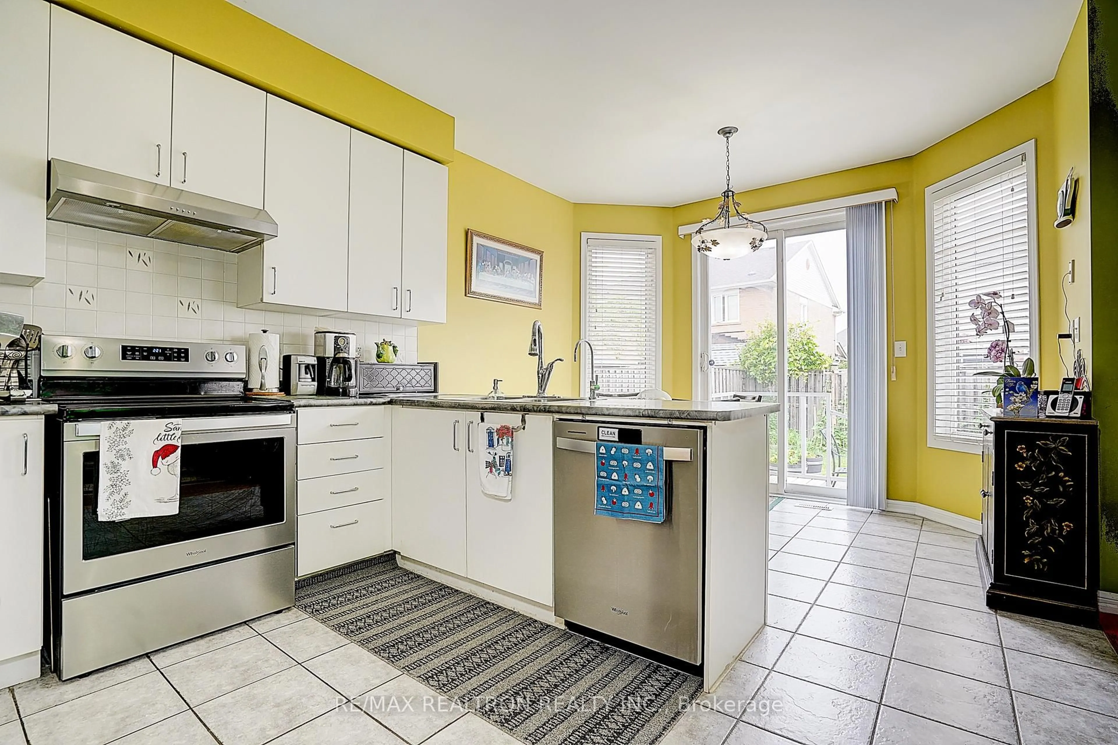 Standard kitchen, unknown for 68 Richard Underhill Ave, Whitchurch-Stouffville Ontario L4A 0J2