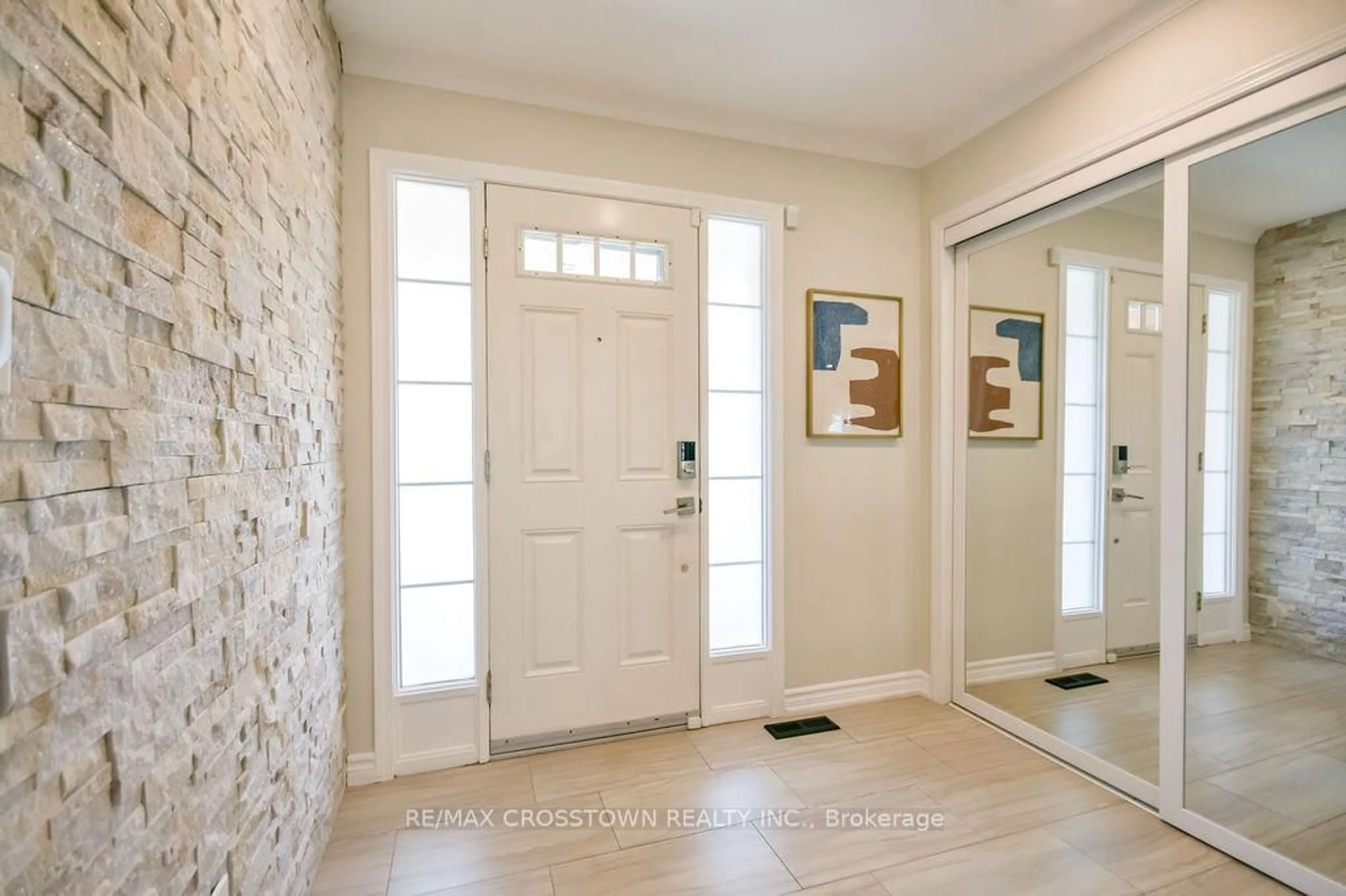Indoor entryway for 14 Fred Silvester Rd, Whitchurch-Stouffville Ontario L4A 0J6