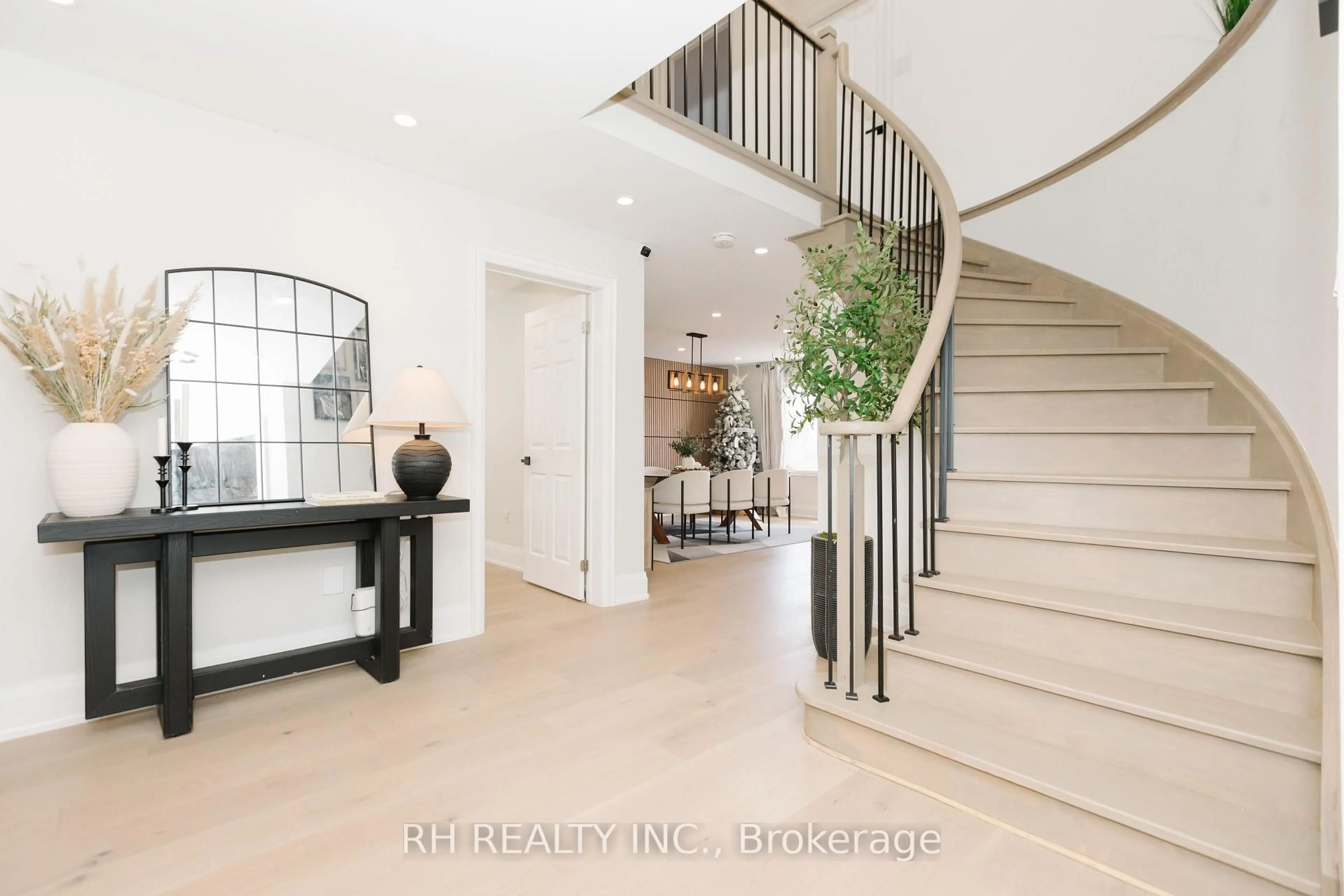 Indoor entryway for 85 Butterfield Cres, Vaughan Ontario L6A 1J4