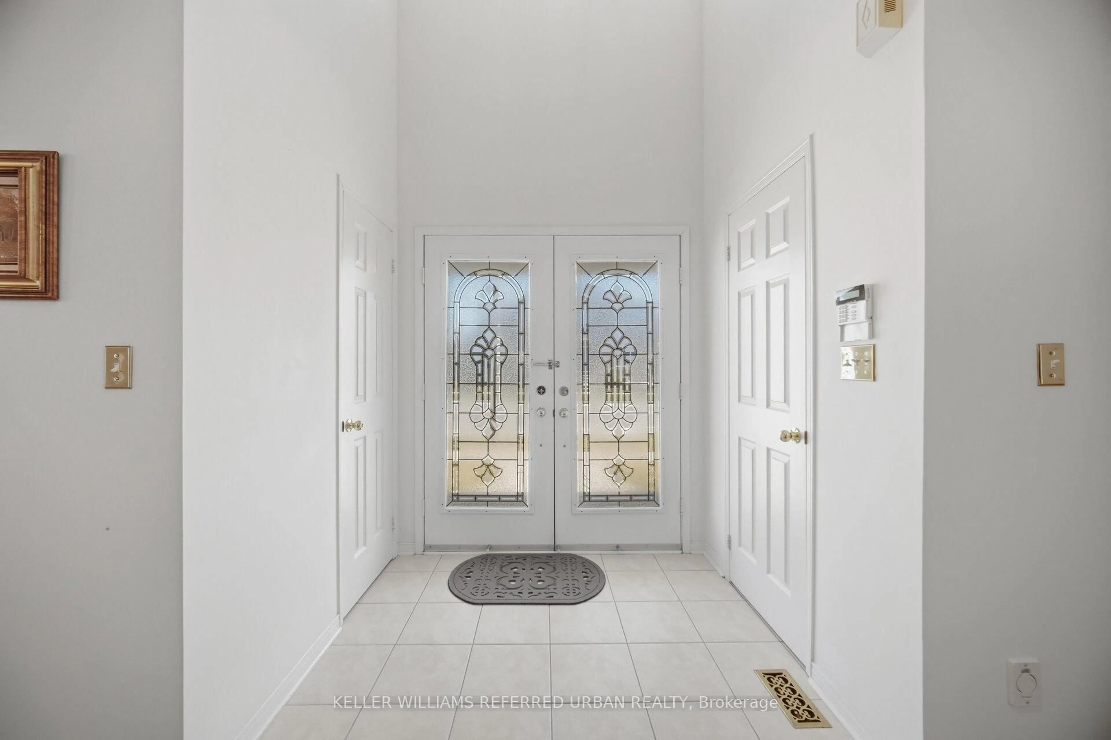 Indoor entryway for 239 Drummond Dr, Vaughan Ontario L6A 3C1