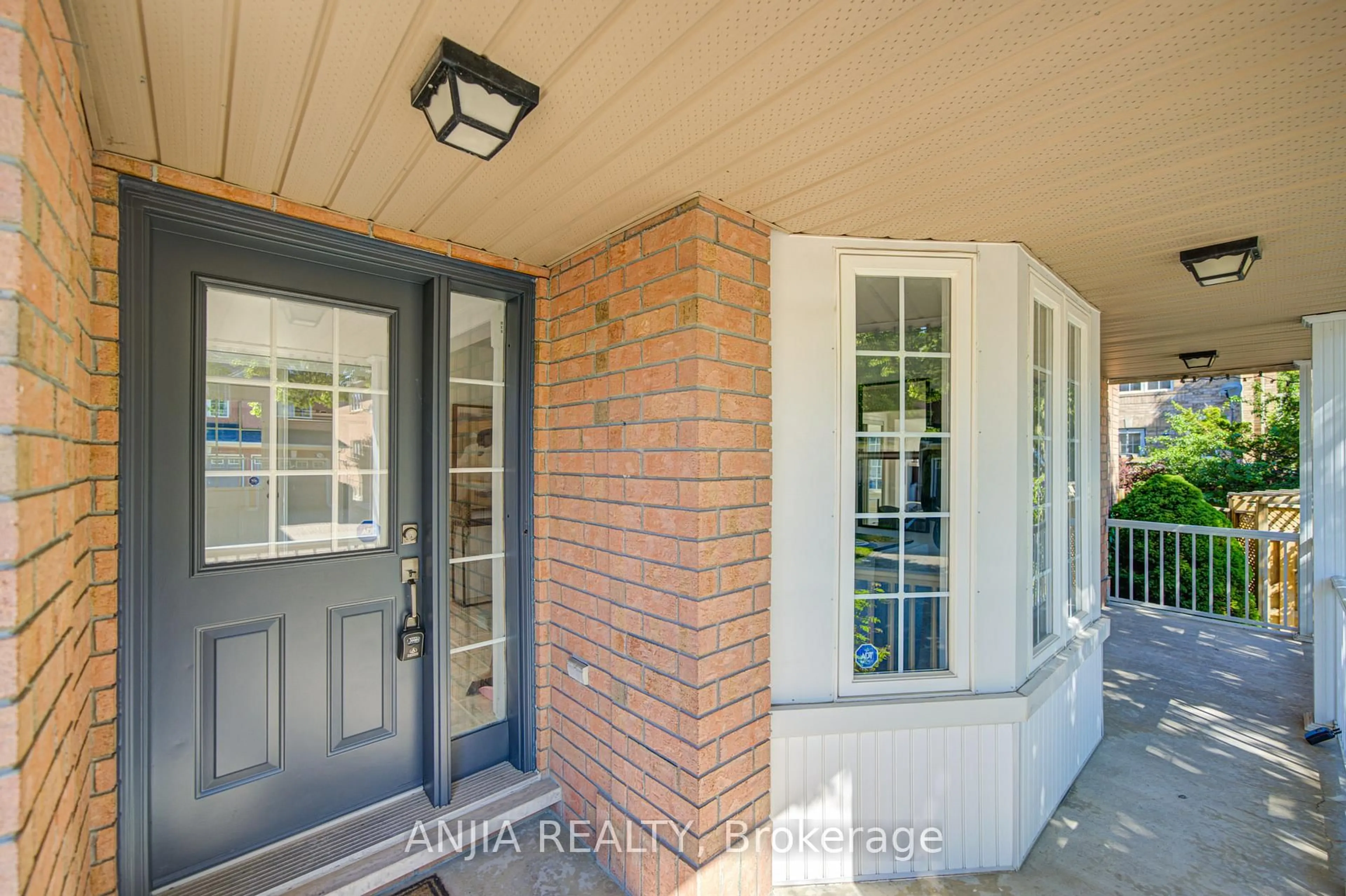 Indoor entryway for 136 Winston Castle Dr, Markham Ontario L6C 2N4