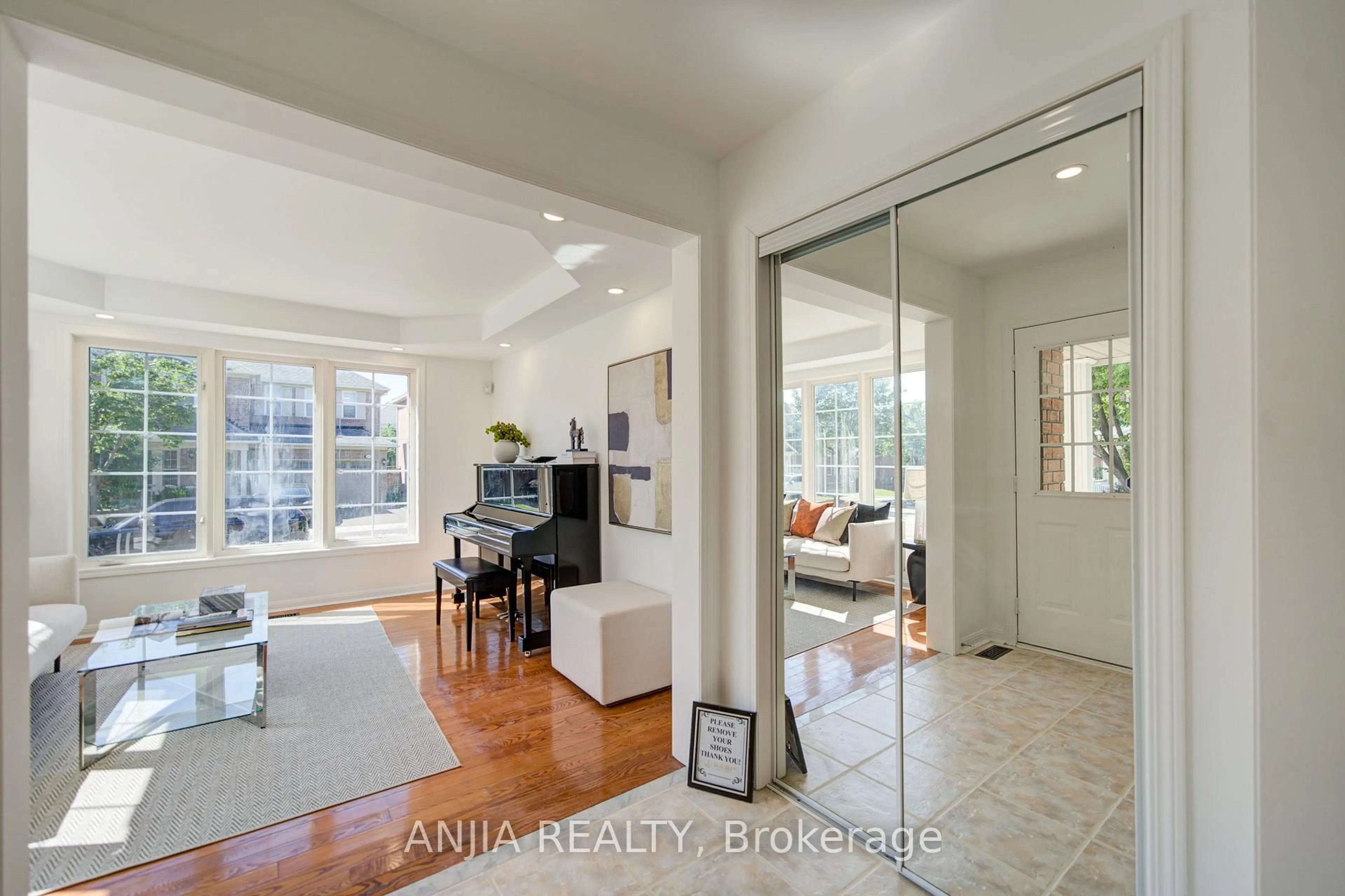 Indoor entryway for 136 Winston Castle Dr, Markham Ontario L6C 2N4